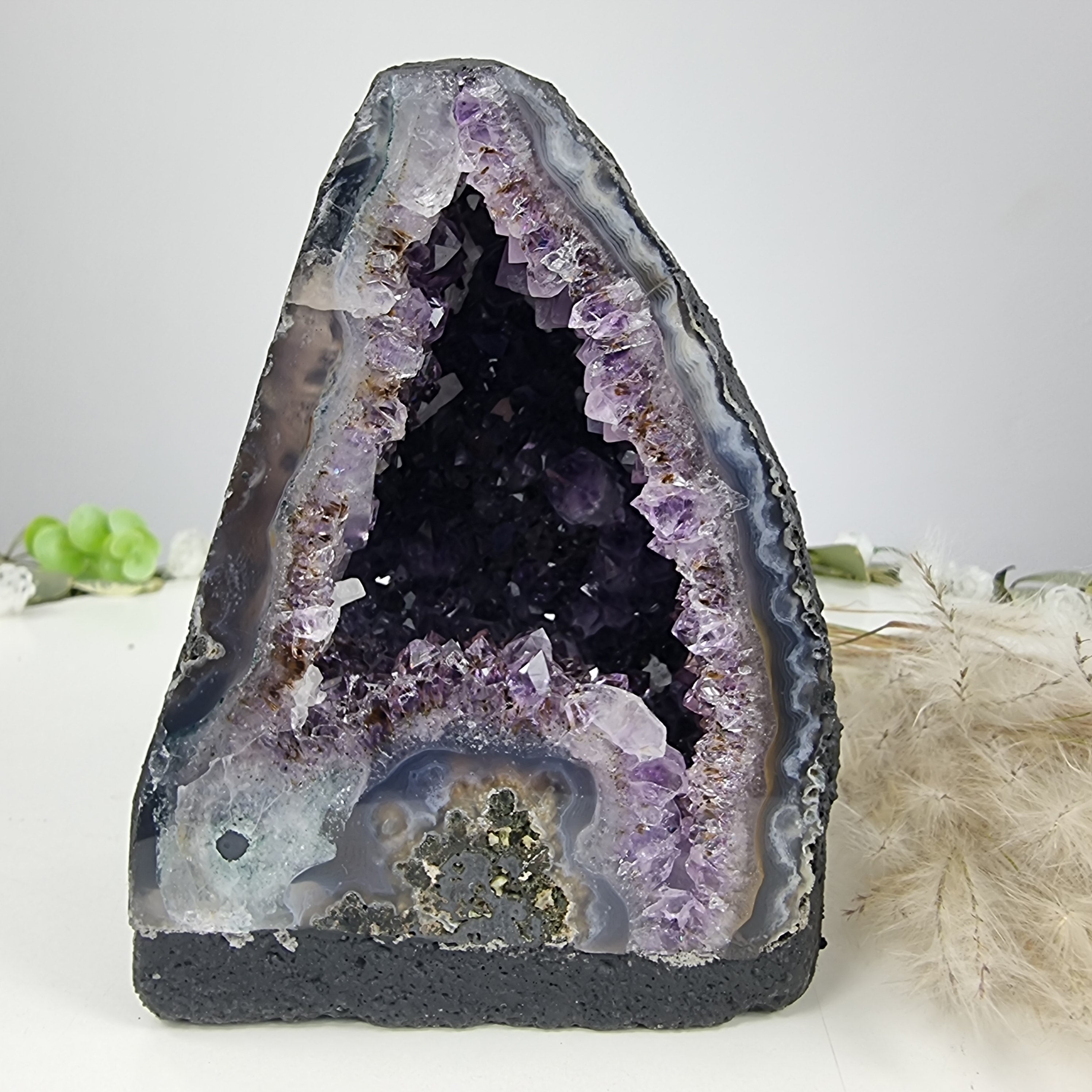Capilla de Amatista en Bruto Drusa - Geoda de Amatista 1,10 Kgs, Energía, Belleza y Sofisticación