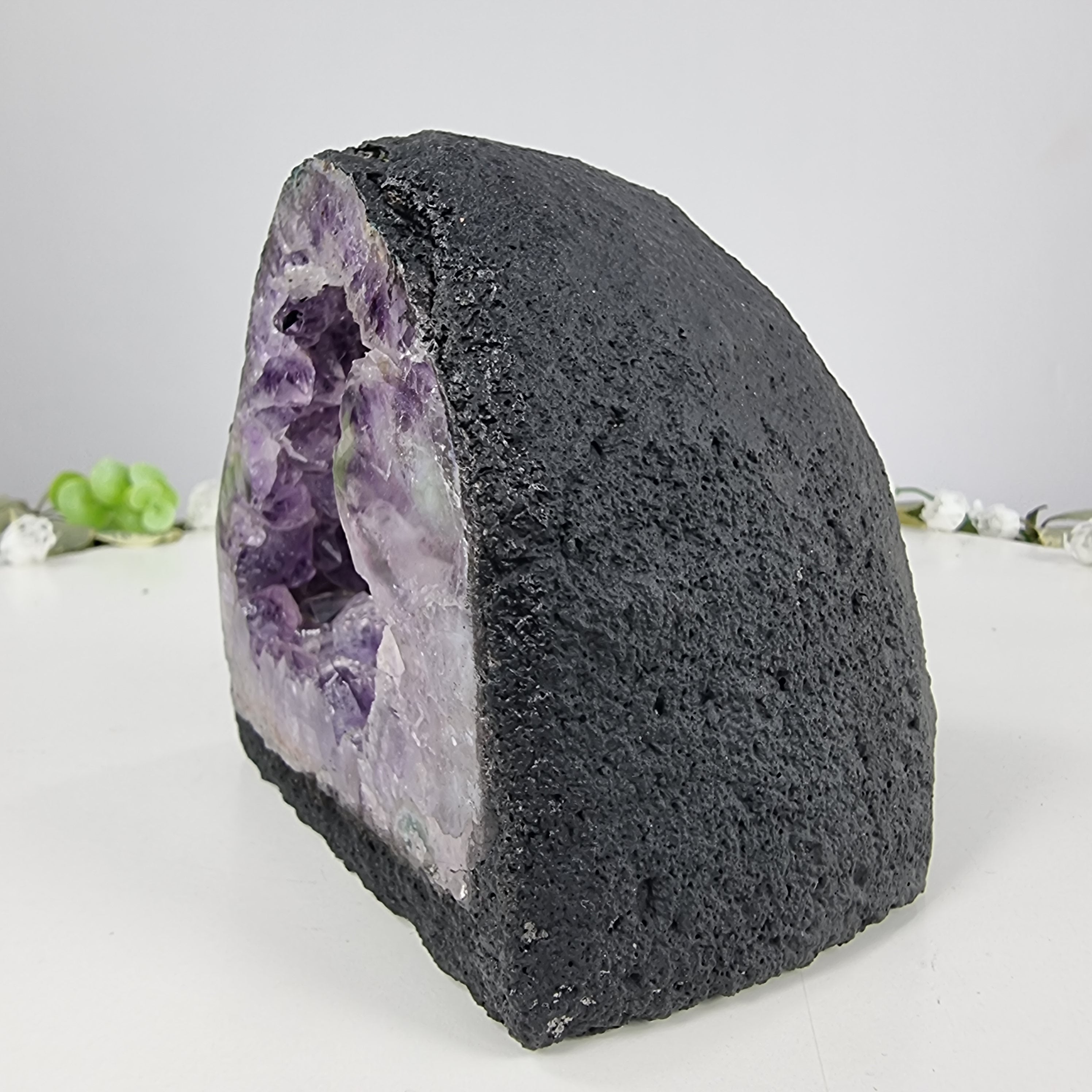 Capilla de Amatista en Bruto Drusa - Geoda de Amatista 1,25 Kgs, Energía, Belleza y Sofisticación
