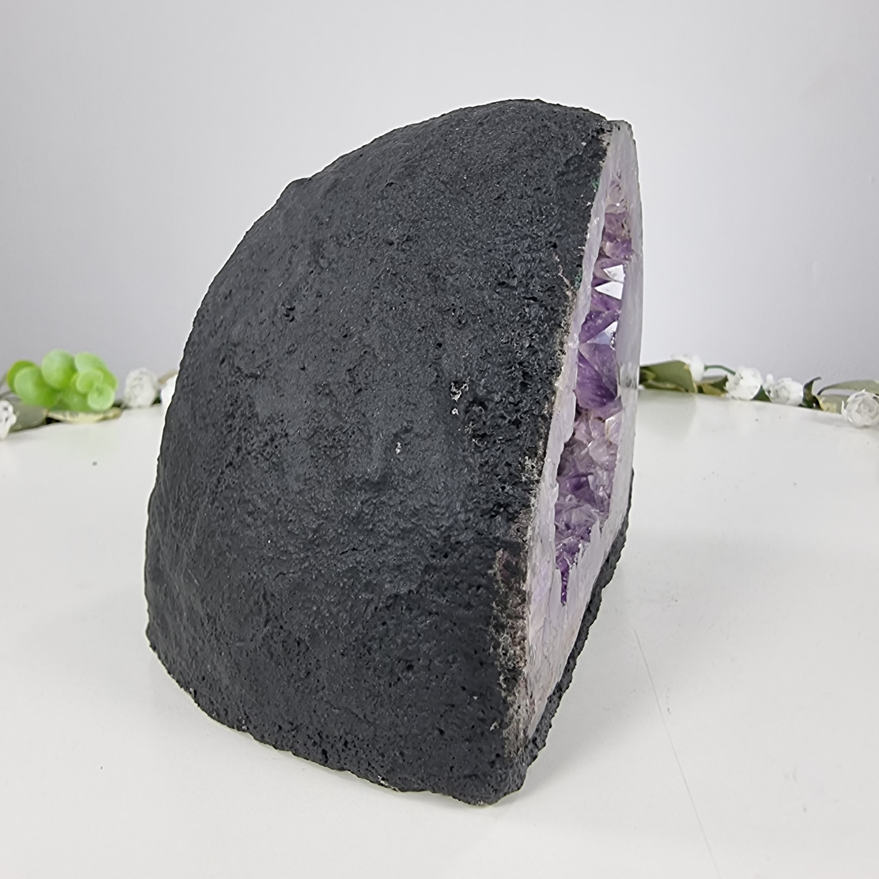 Capilla de Amatista en Bruto Drusa - Geoda de Amatista 1,25 Kgs, Energía, Belleza y Sofisticación