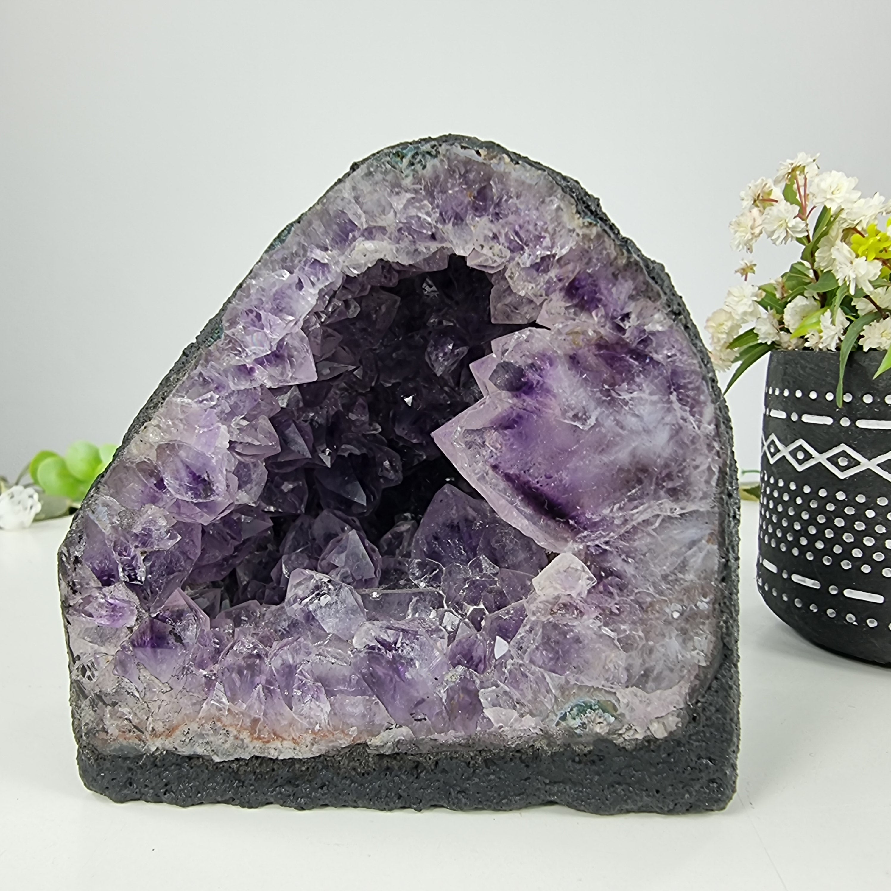 Capilla de Amatista en Bruto Drusa - Geoda de Amatista 1,25 Kgs, Energía, Belleza y Sofisticación