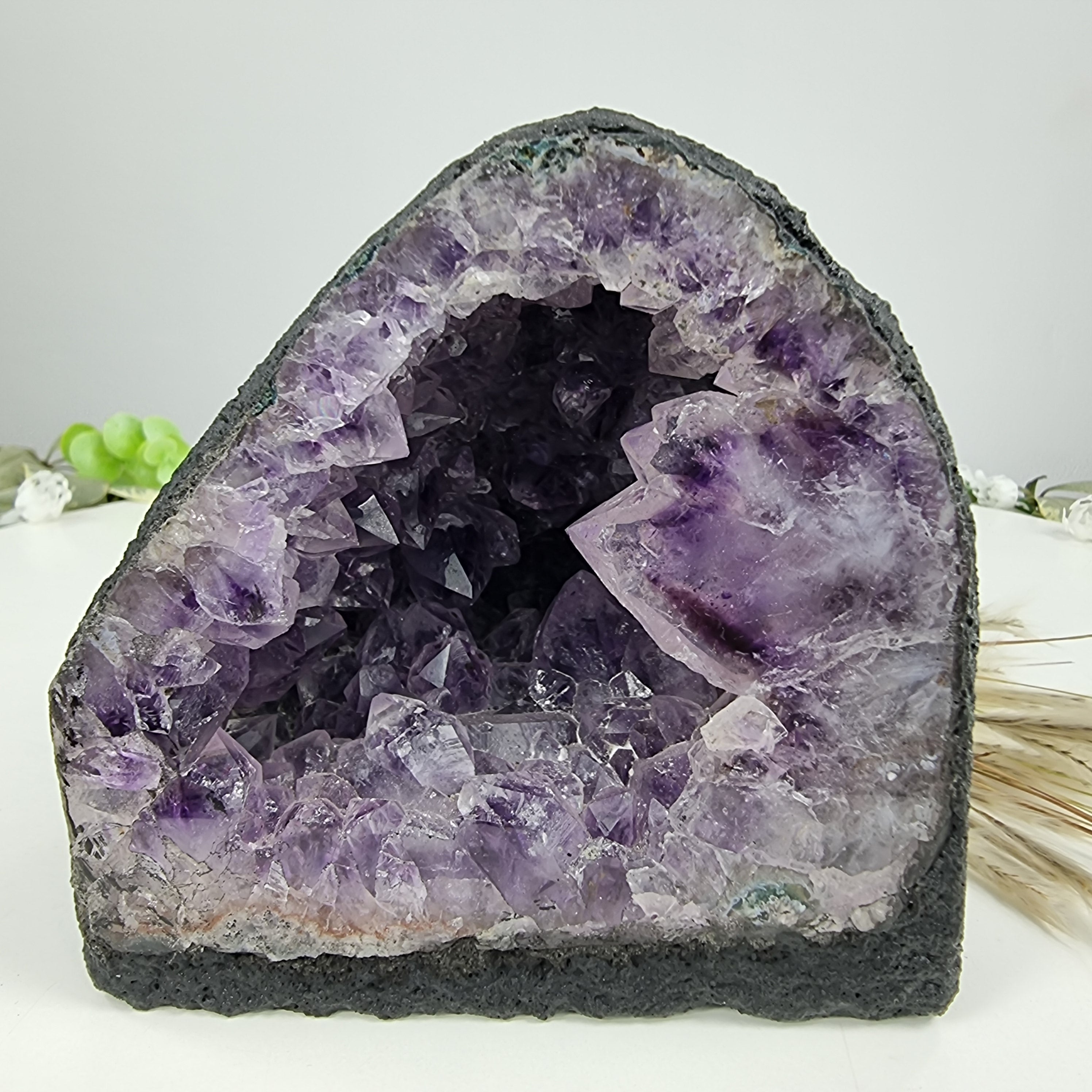 Capilla de Amatista en Bruto Drusa - Geoda de Amatista 1,25 Kgs, Energía, Belleza y Sofisticación