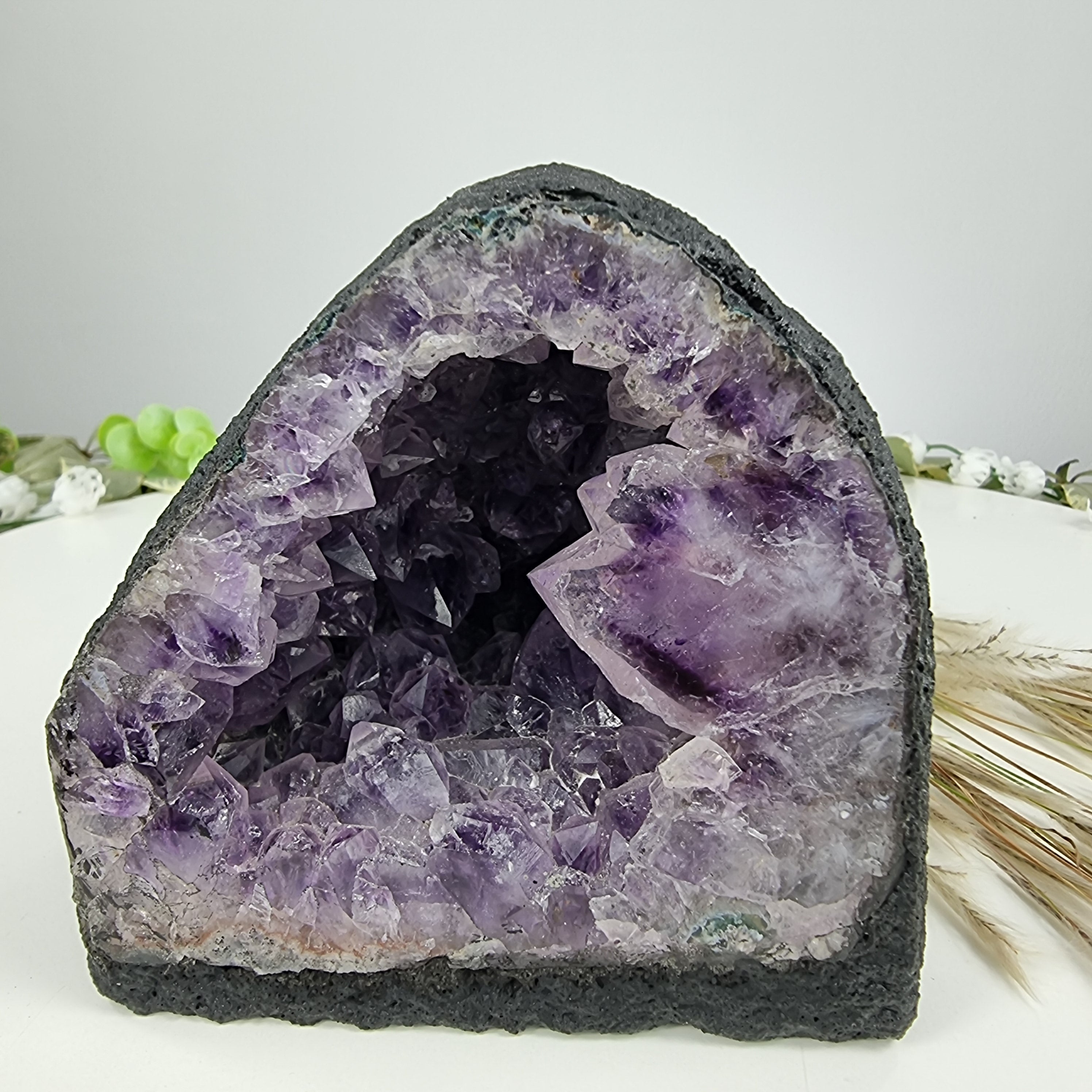 Capilla de Amatista en Bruto Drusa - Geoda de Amatista 1,25 Kgs, Energía, Belleza y Sofisticación