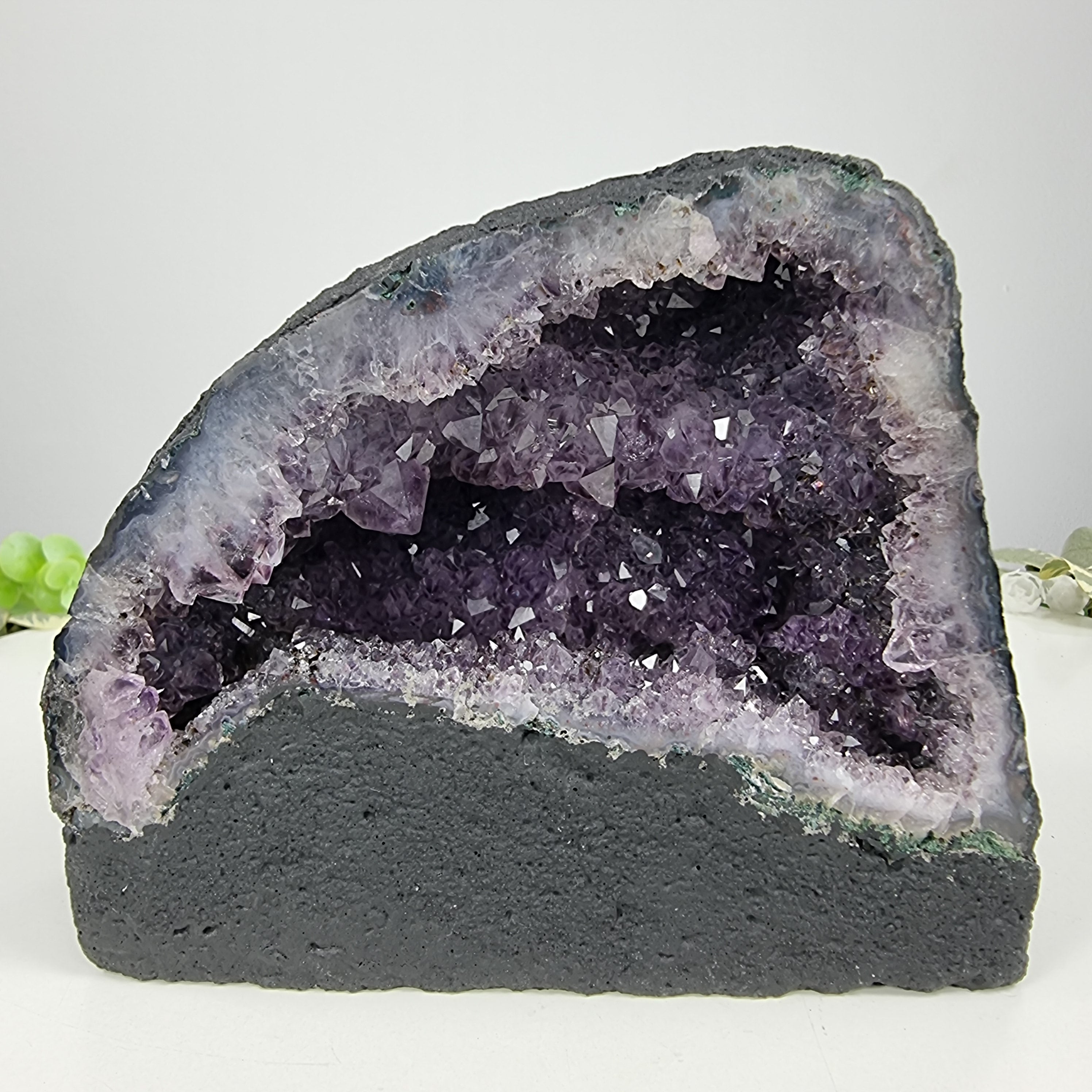 Capilla de Amatista Bruta Drusa - Geoda de Amatista 1,80 Kgs, Energía, Belleza y Sofisticación