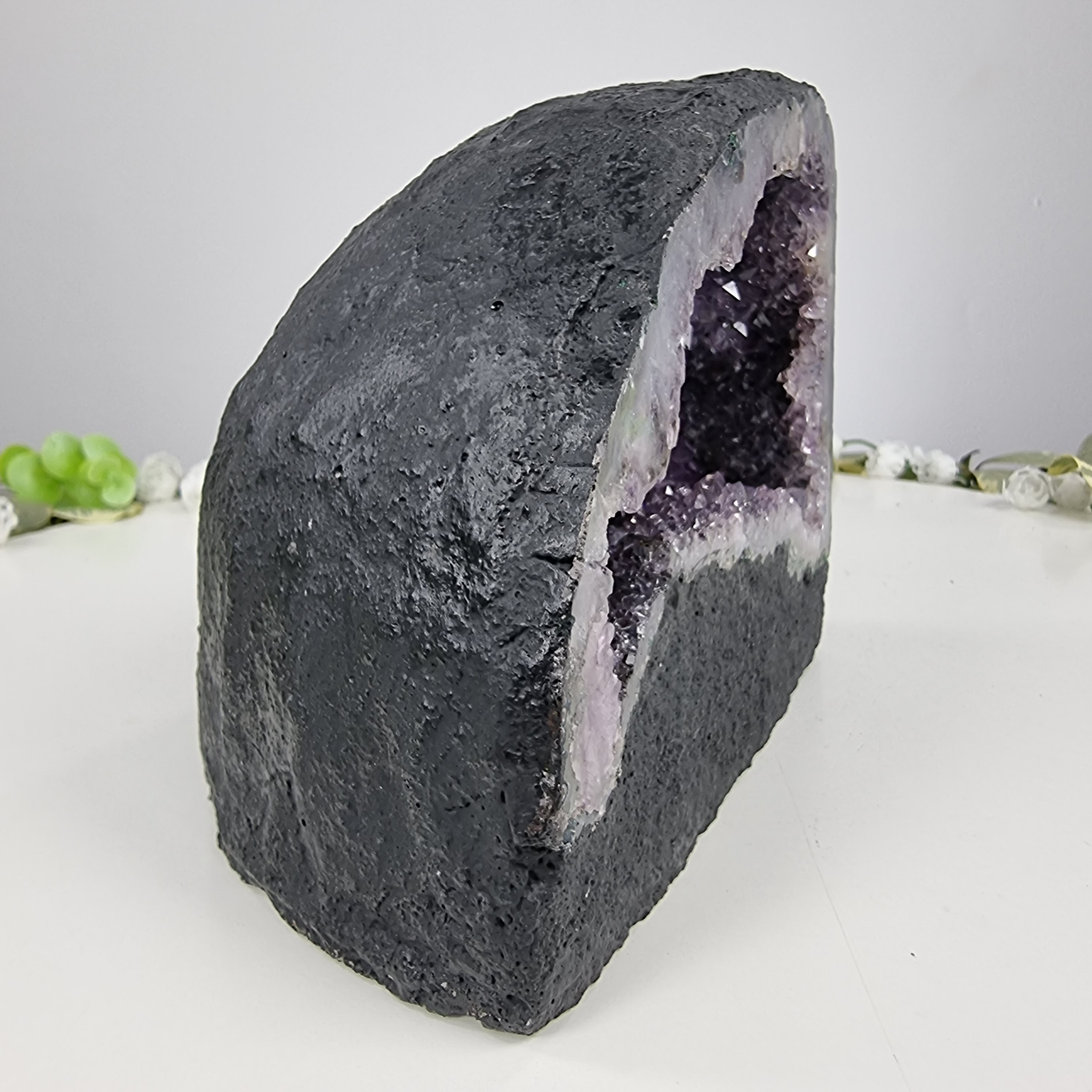 Capilla de Amatista Bruta Drusa - Geoda de Amatista 1,80 Kgs, Energía, Belleza y Sofisticación