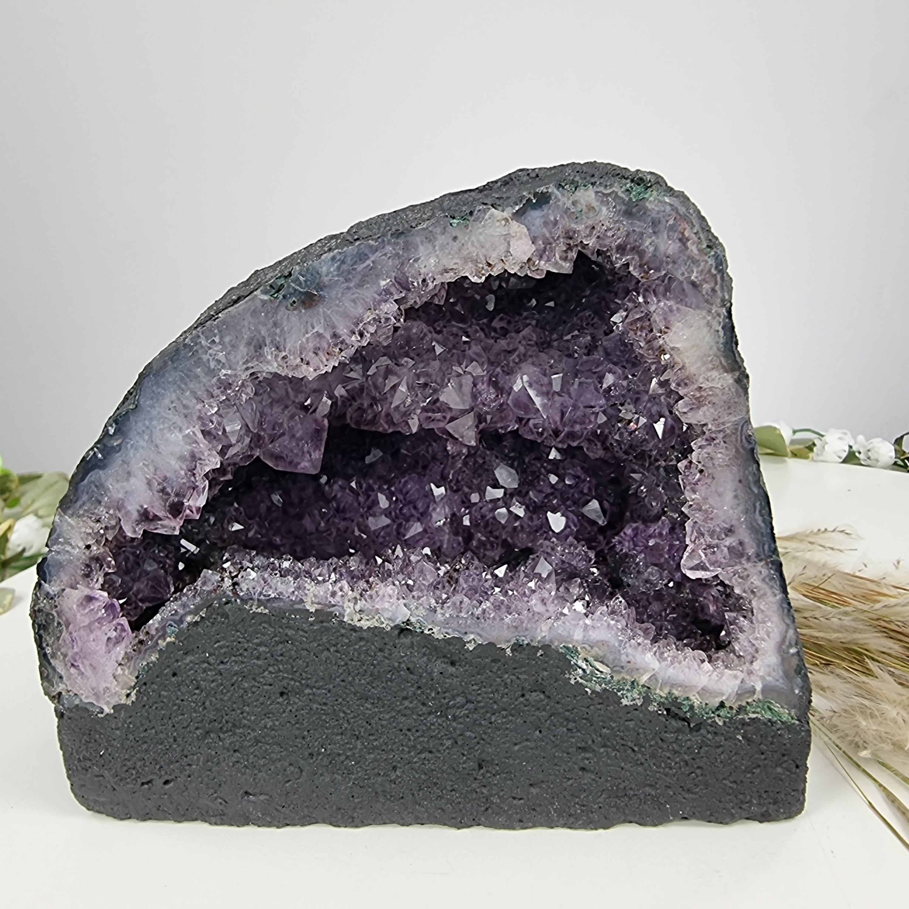 Capilla de Amatista Bruta Drusa - Geoda de Amatista 1,80 Kgs, Energía, Belleza y Sofisticación