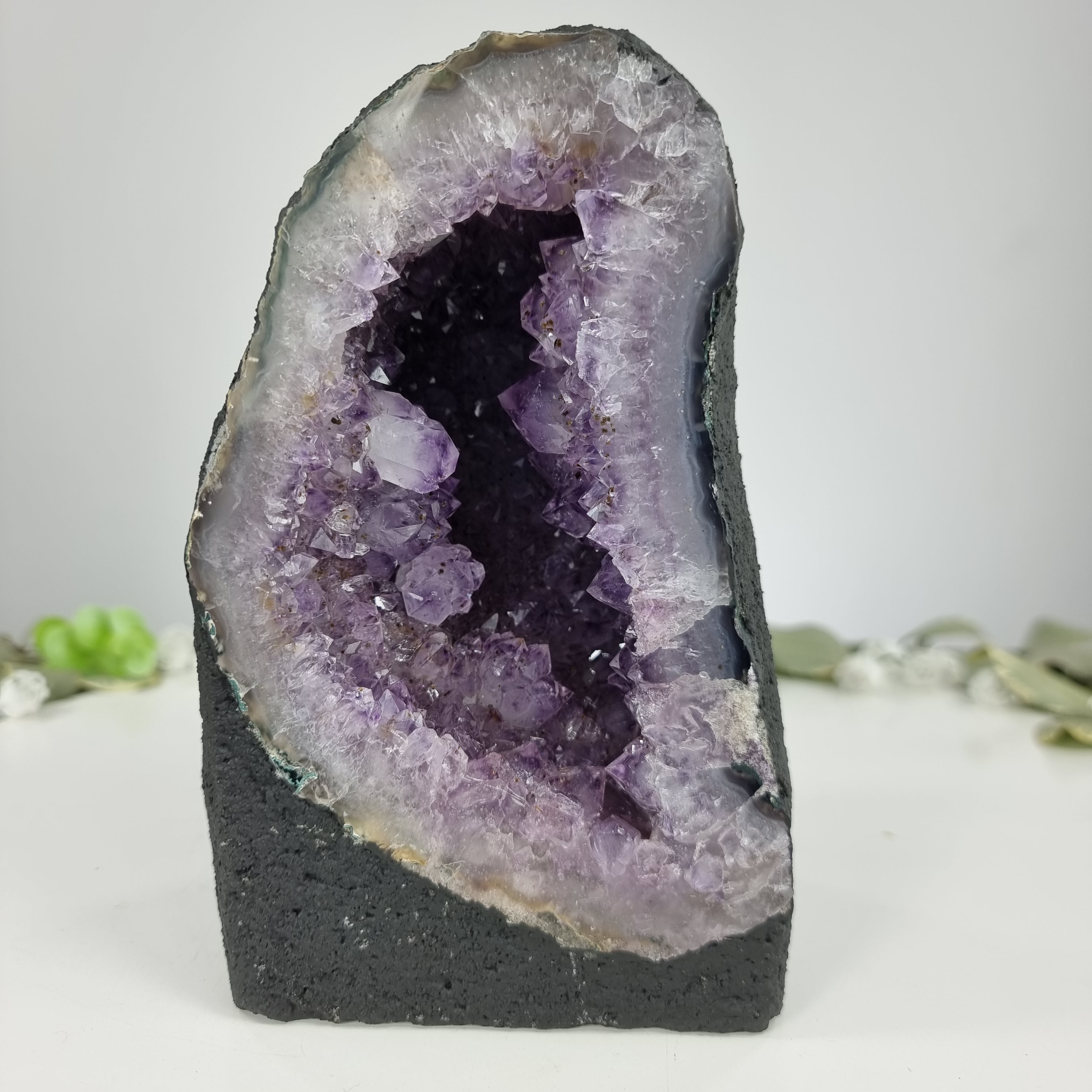 Amethyst Geode Chapel - 2.40 Kgs Amethyst Geode, Energy, Beauty, and Sophistication