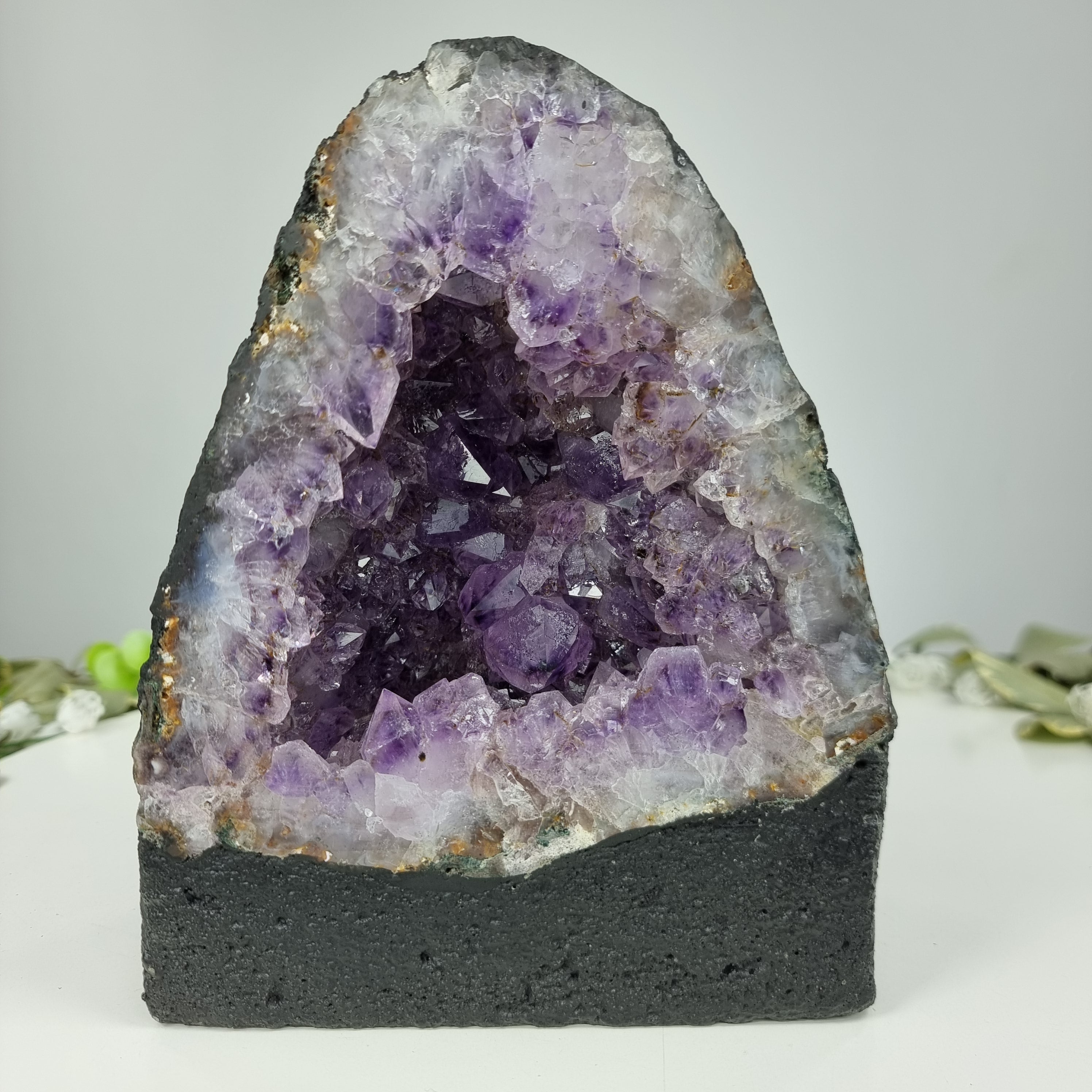 Capilla de Amatista Bruta Drusa - Geoda de Amatista 3,05 Kgs, Energía, Belleza y Sofisticación