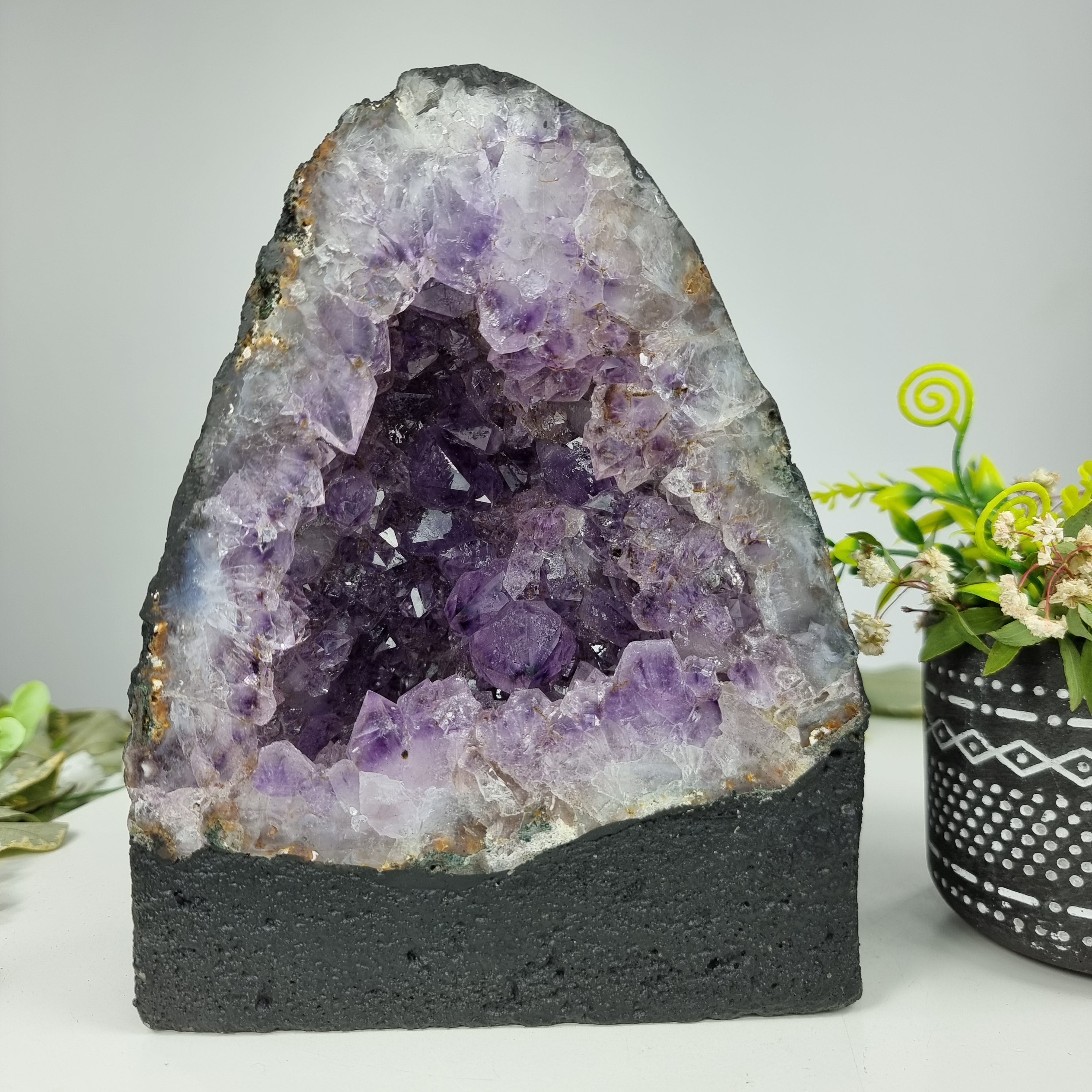 Capilla de Amatista Bruta Drusa - Geoda de Amatista 3,05 Kgs, Energía, Belleza y Sofisticación