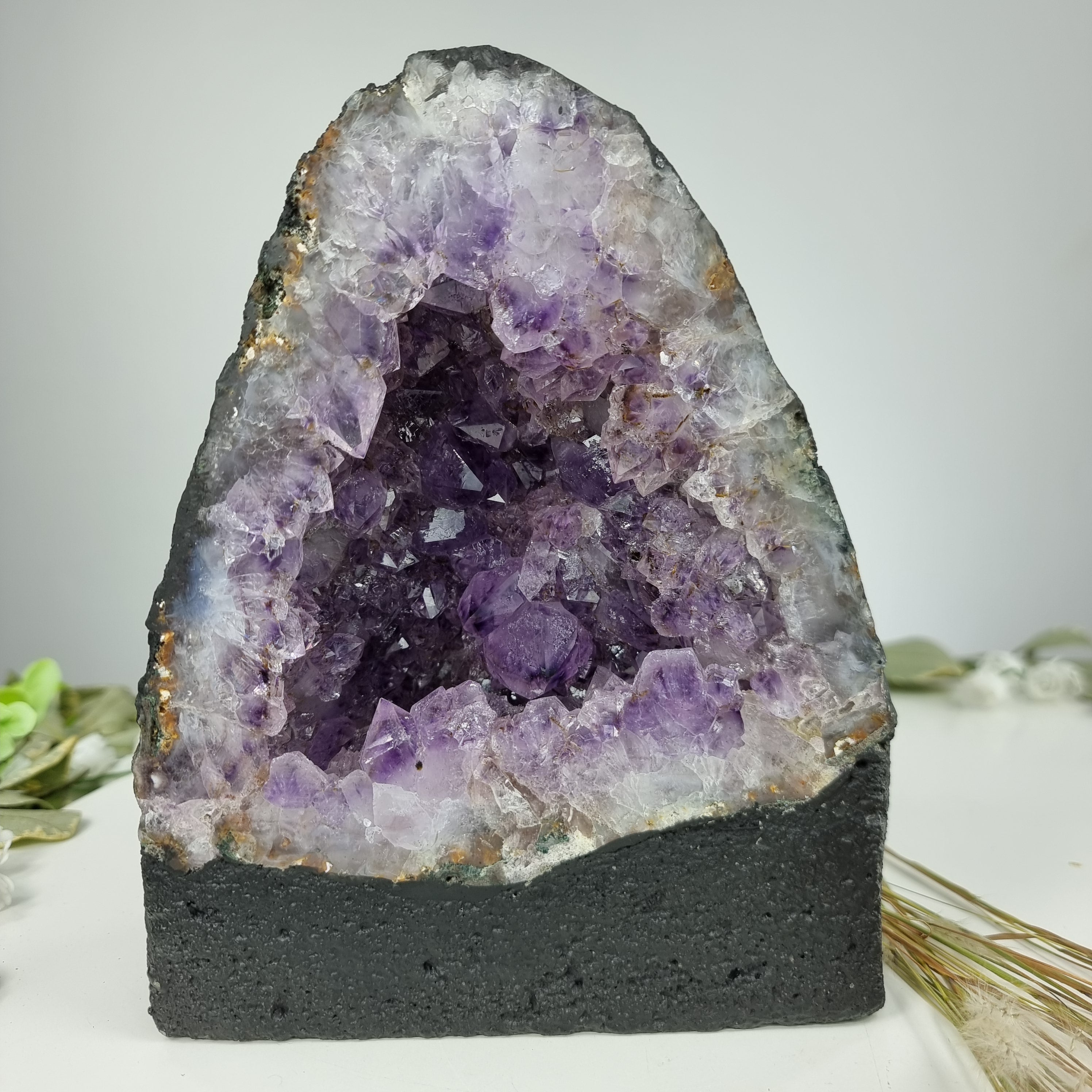 Capilla de Amatista Bruta Drusa - Geoda de Amatista 3,05 Kgs, Energía, Belleza y Sofisticación