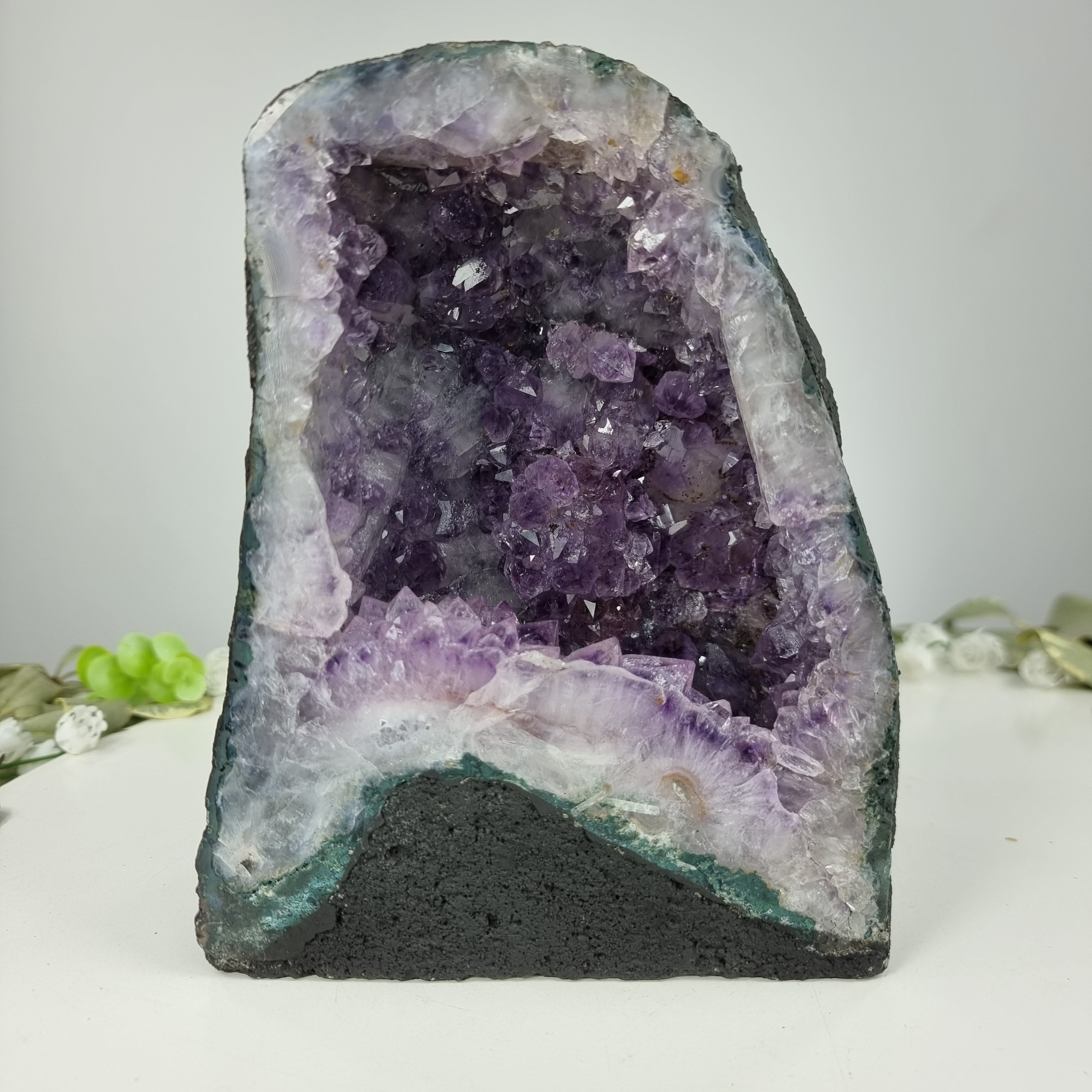 Capilla de Amatista Bruta Drusa - Geoda de Amatista 3,20 Kgs, Energía, Belleza y Sofisticación