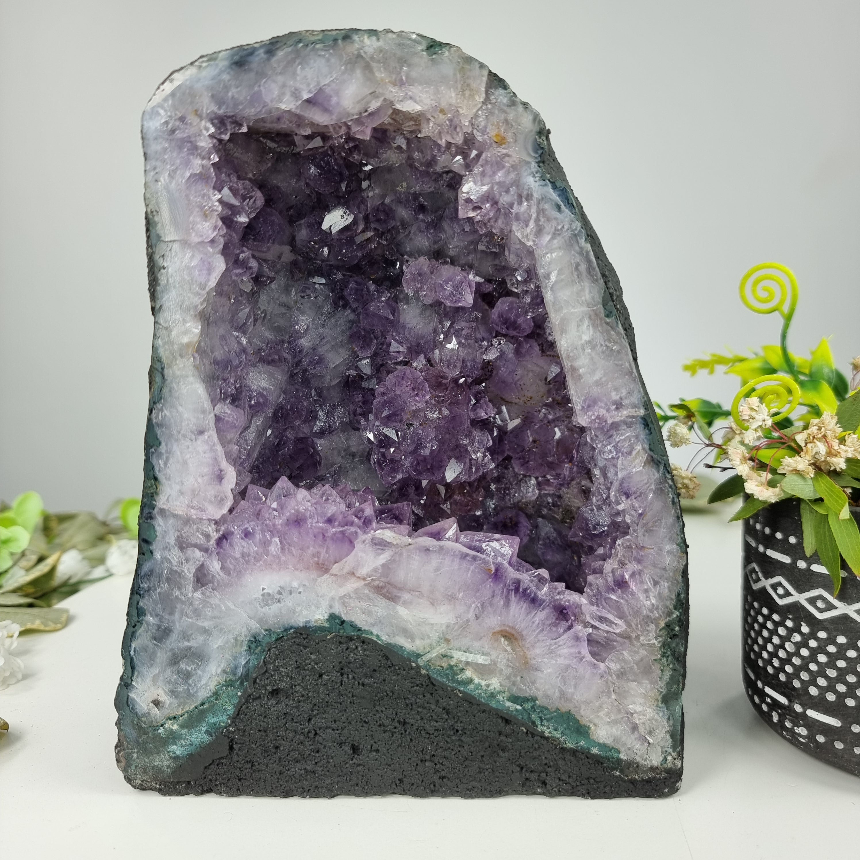 Capilla de Amatista Bruta Drusa - Geoda de Amatista 3,20 Kgs, Energía, Belleza y Sofisticación