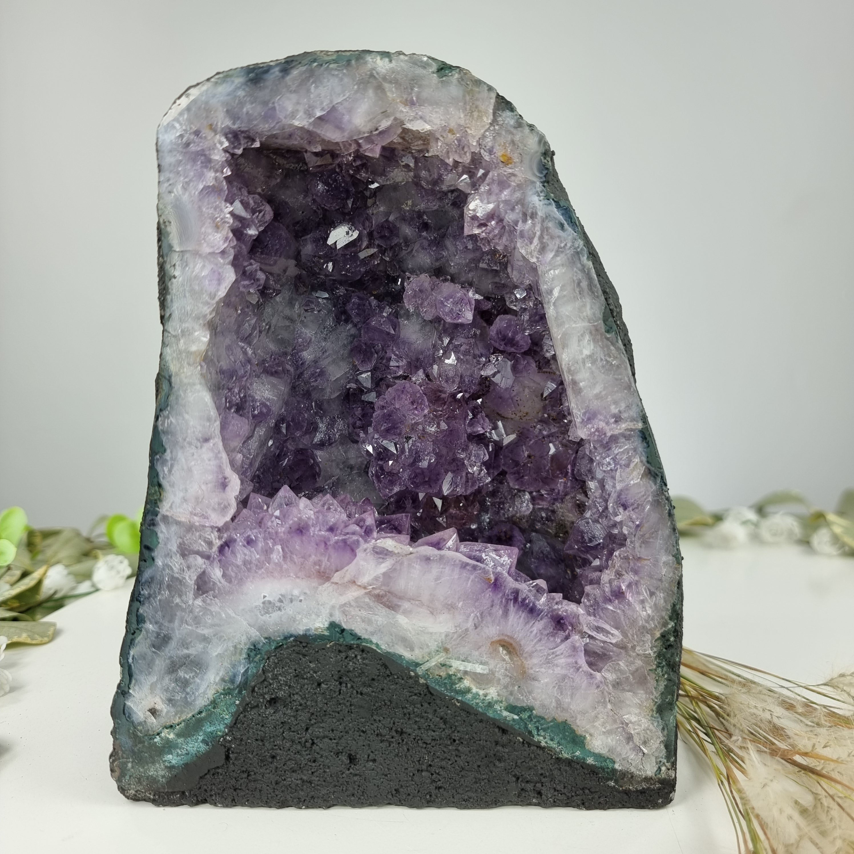 Capilla de Amatista Bruta Drusa - Geoda de Amatista 3,20 Kgs, Energía, Belleza y Sofisticación