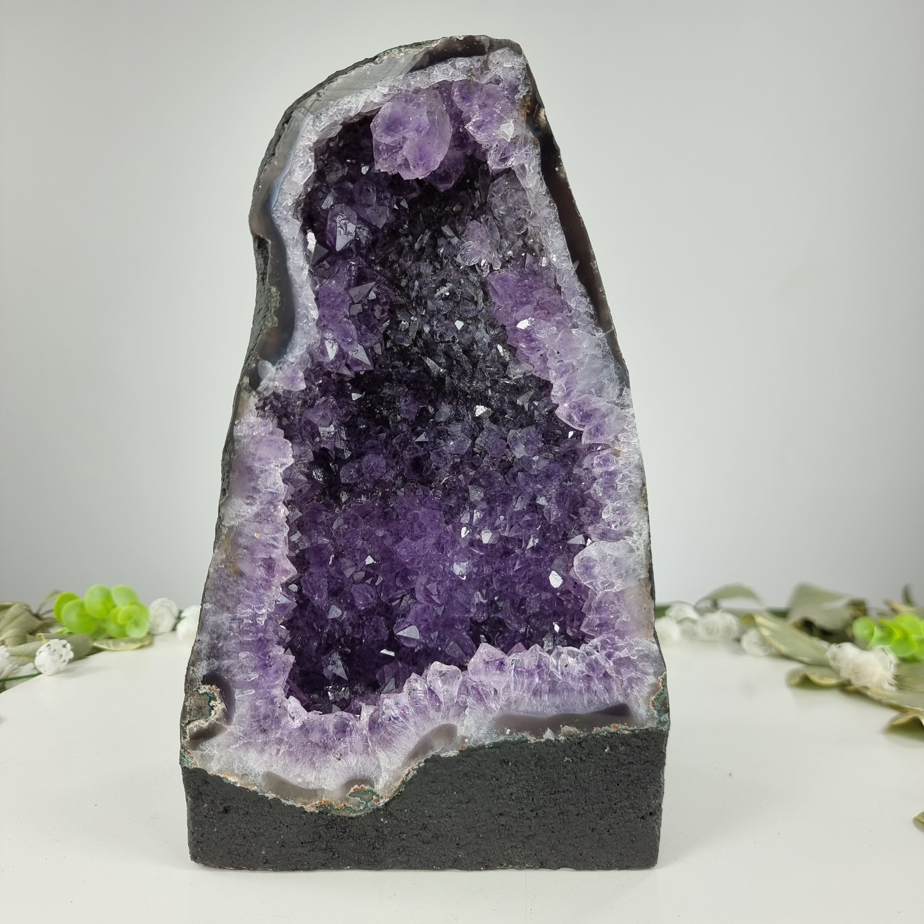 Capilla en Amatista Bruta Drusa - Geoda de Amatista 4,60 Kgs, Energía, Belleza y Sofisticación