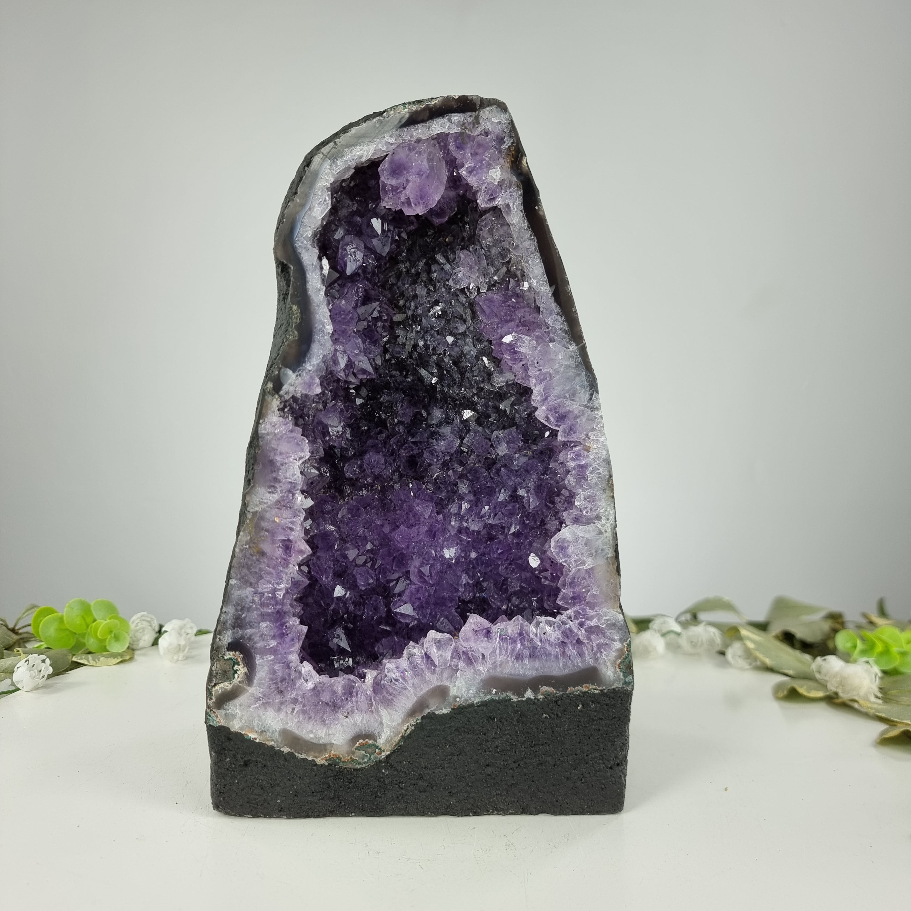 Capilla en Amatista Bruta Drusa - Geoda de Amatista 4,60 Kgs, Energía, Belleza y Sofisticación