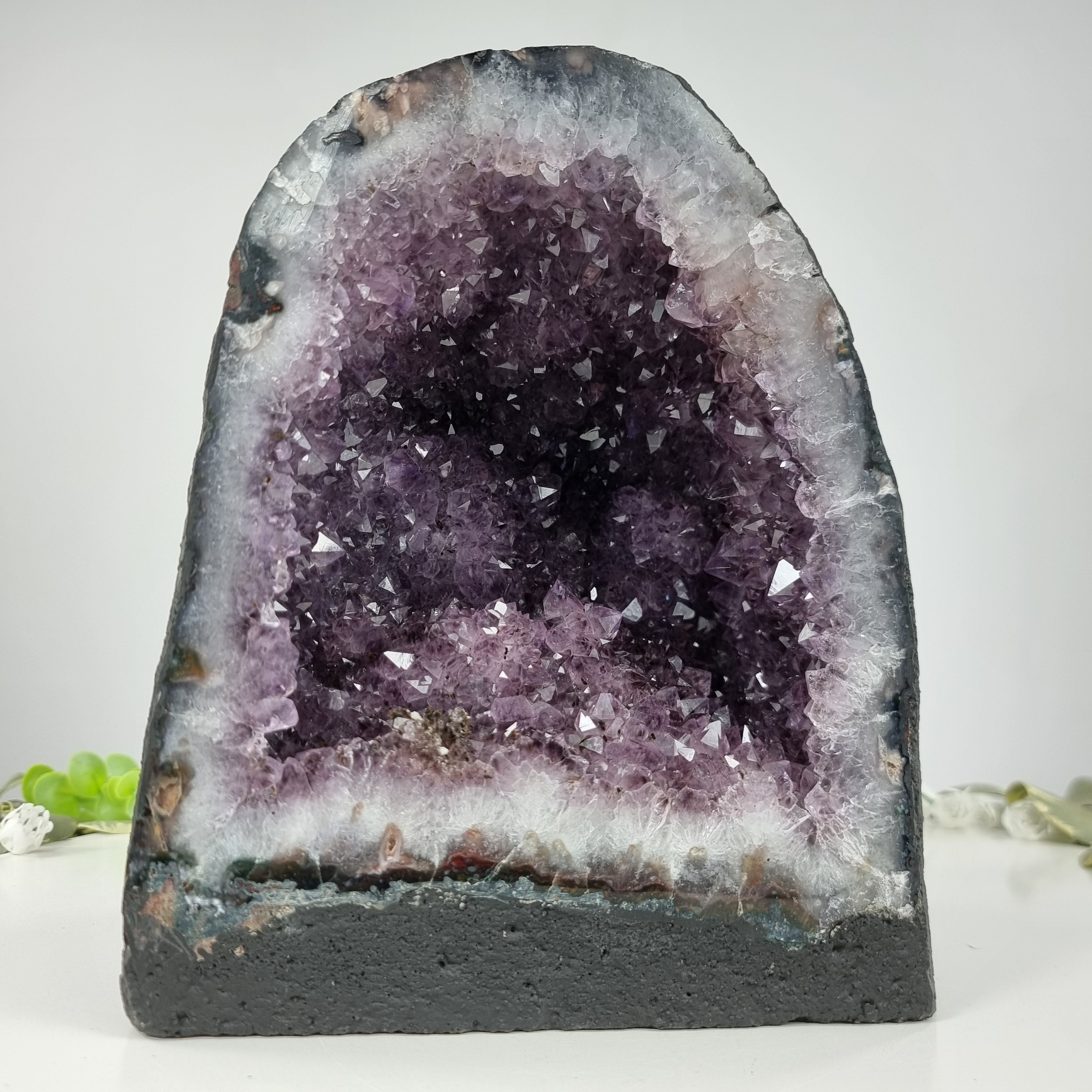 Capilla en Amatista Bruta Drusa - Geoda de Amatista 6,40 Kgs, Energía, Belleza y Sofisticación