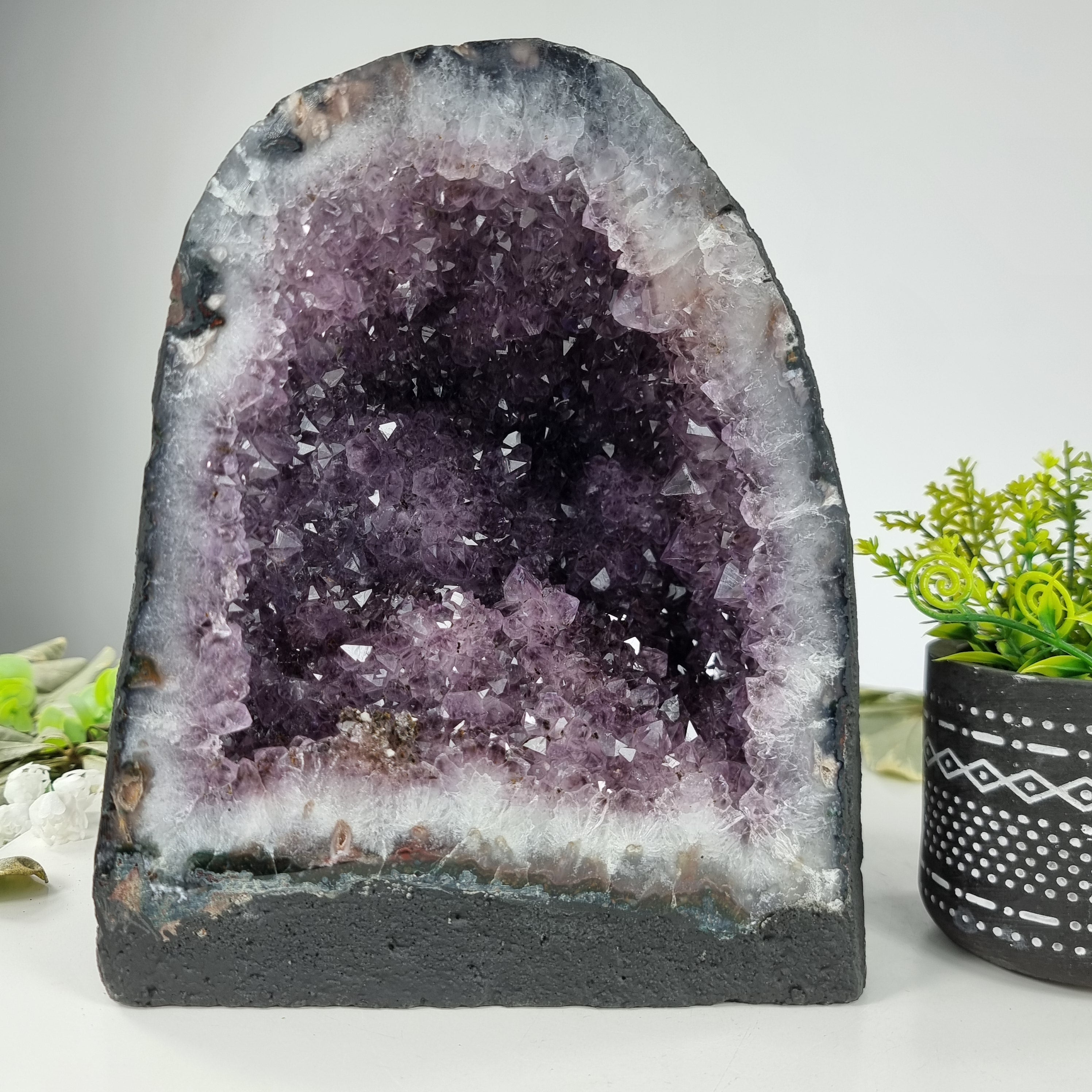 Capilla en Amatista Bruta Drusa - Geoda de Amatista 6,40 Kgs, Energía, Belleza y Sofisticación