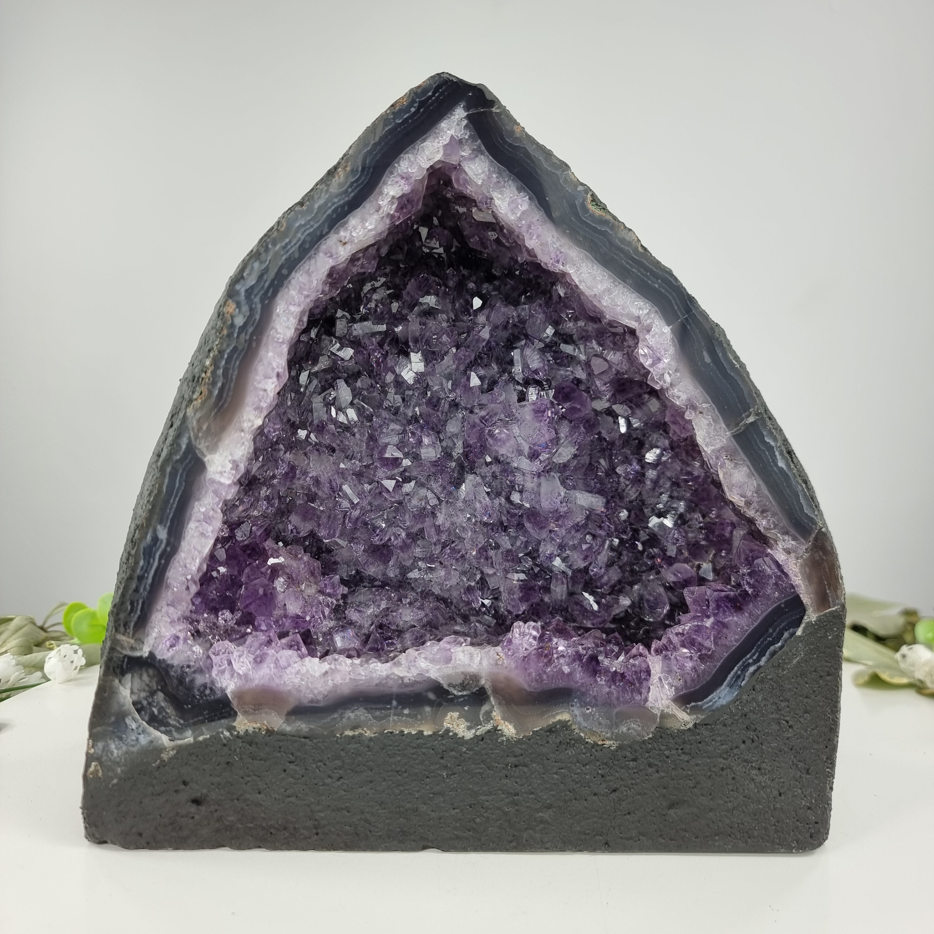 Capilla de Amatista Bruta Drusa - Geoda de Amatista 6,80 Kgs, Energía, Belleza y Sofisticación