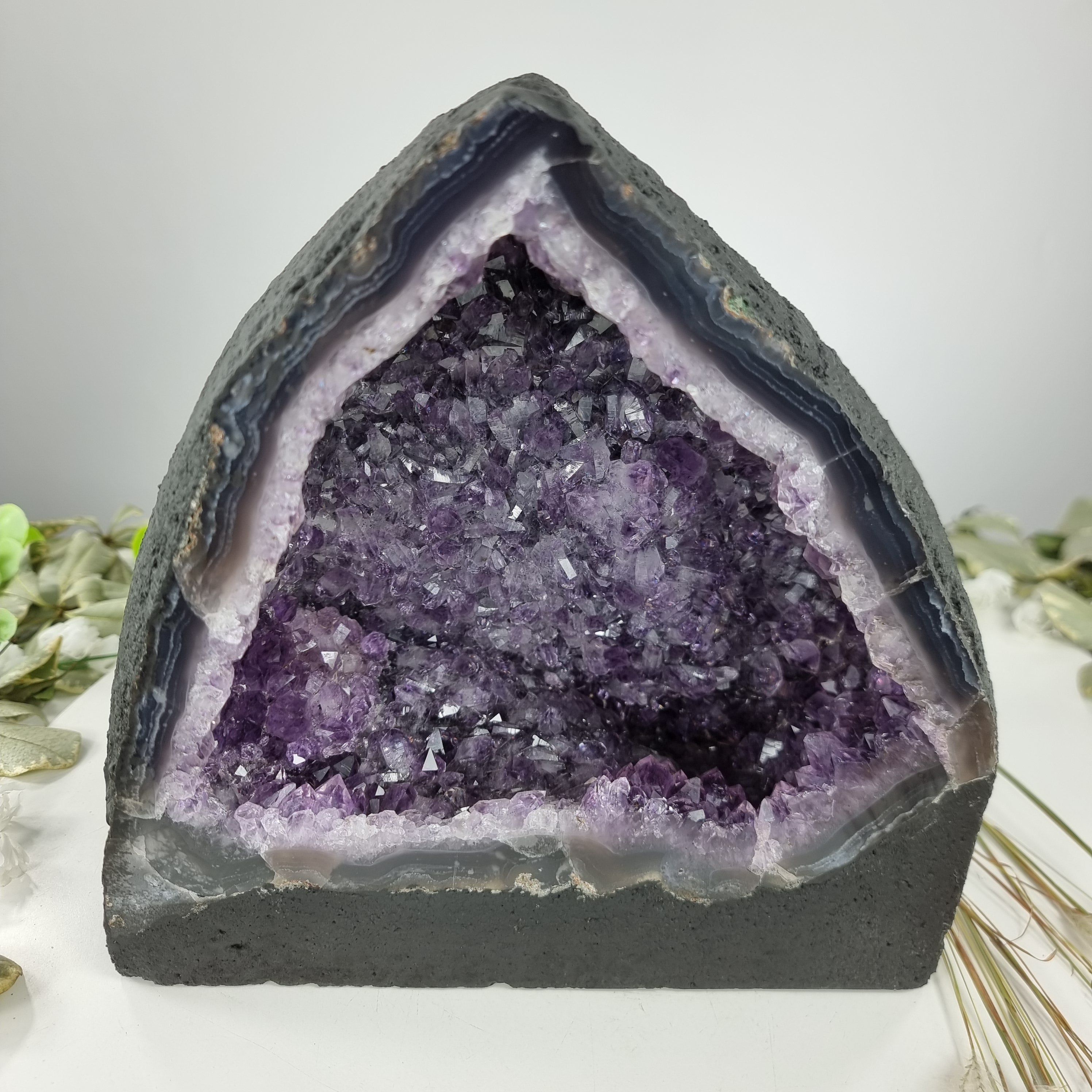 Capilla de Amatista Bruta Drusa - Geoda de Amatista 6,80 Kgs, Energía, Belleza y Sofisticación