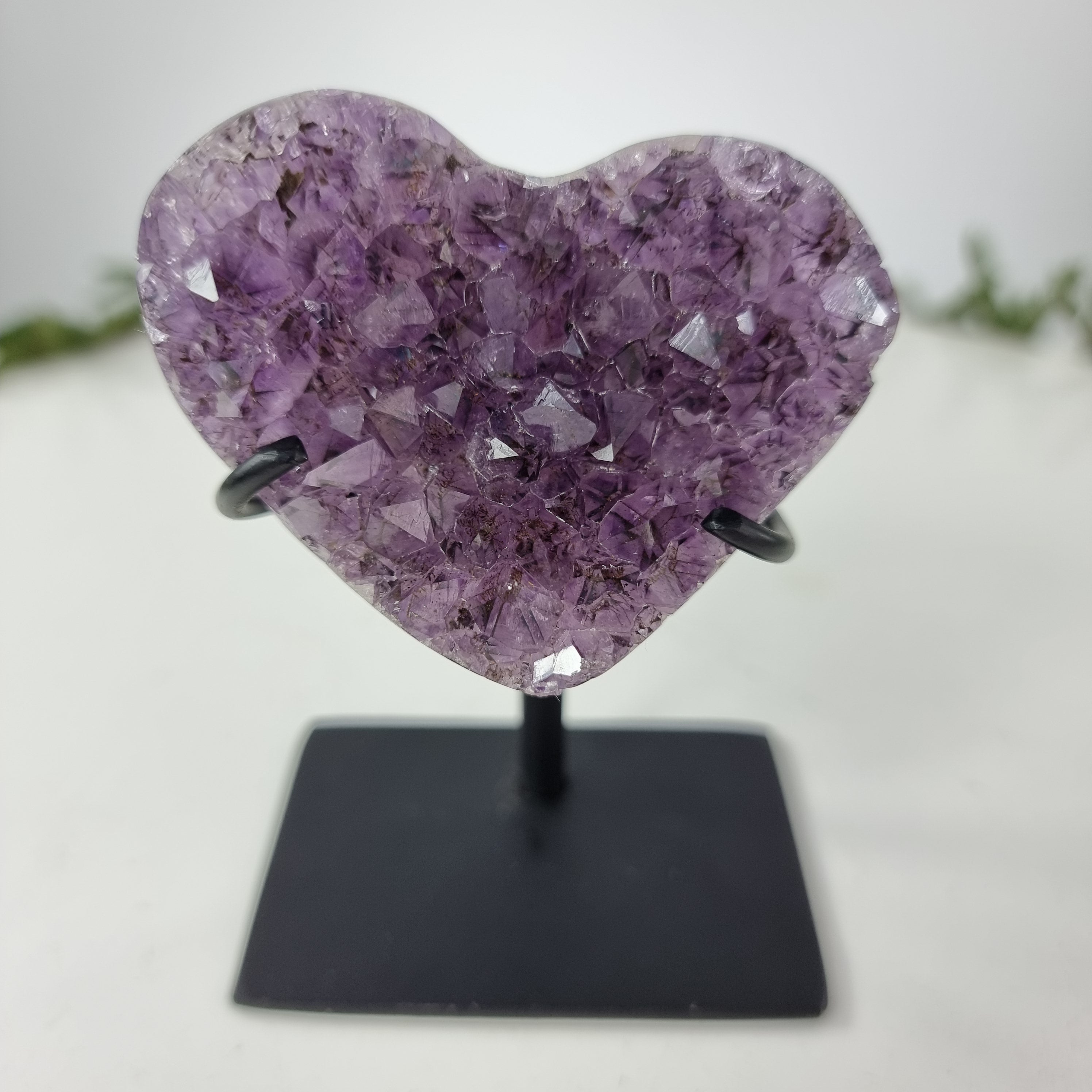 Corazón de Amatista Especial | Peso 0,200 Kgs, Altura 10 cm | Energía, Belleza y Sofisticación