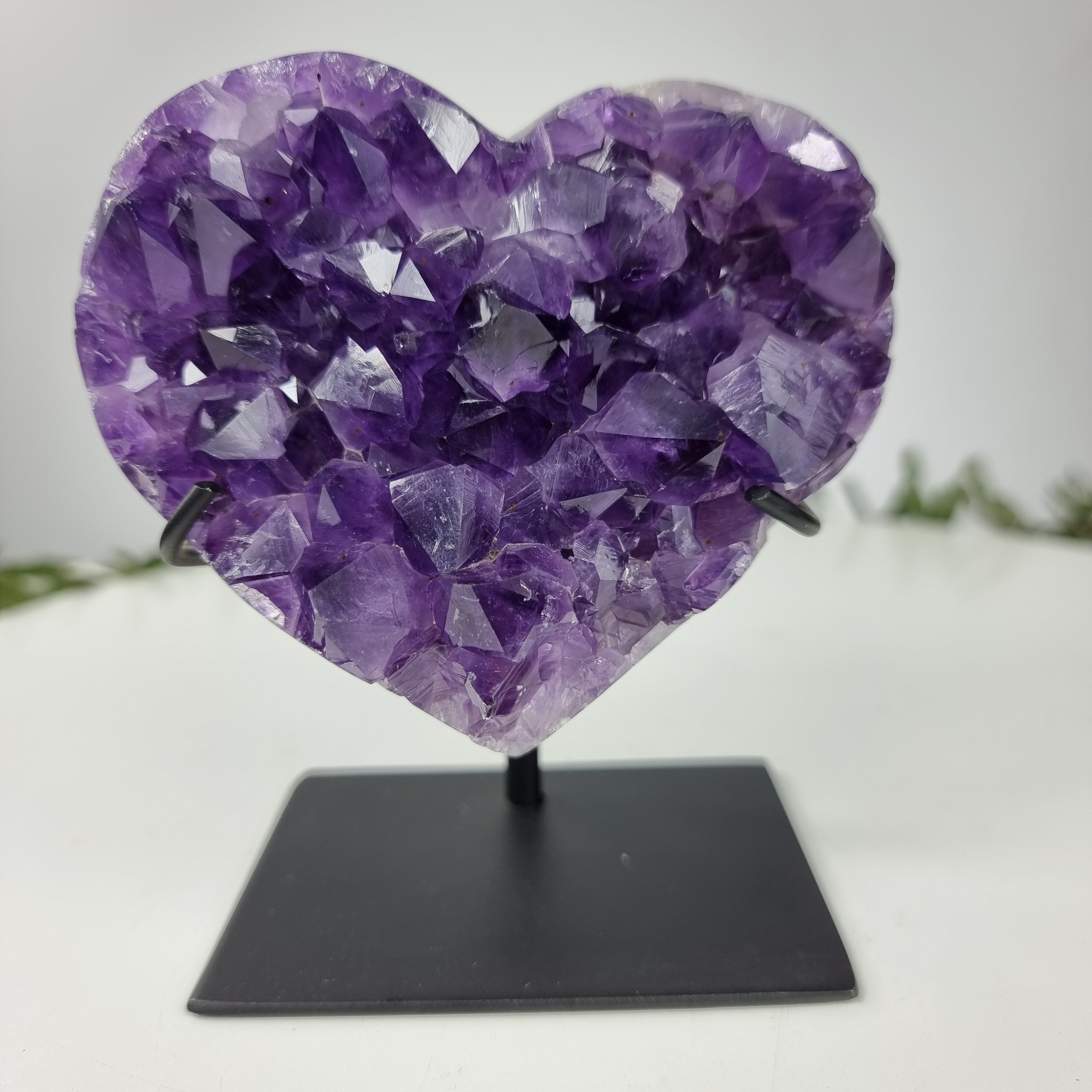 Corazón de Amatista Especial | Peso 0,77 Kgs, Altura 15 cm | Energía, Belleza y Sofisticación