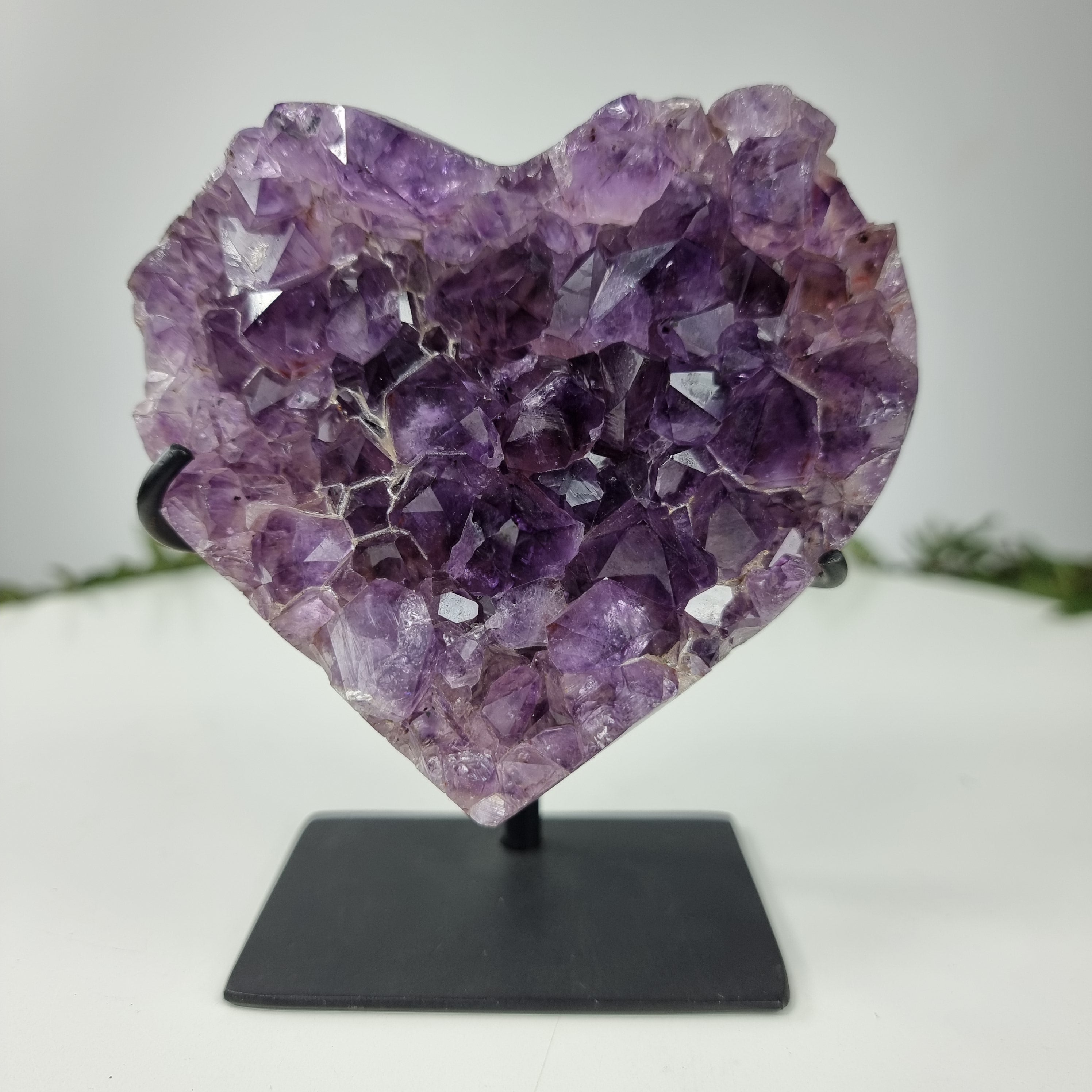 Corazón de Amatista Especial | Peso 0,64 Kgs, Altura 13 cm | Energía, Belleza y Sofisticación