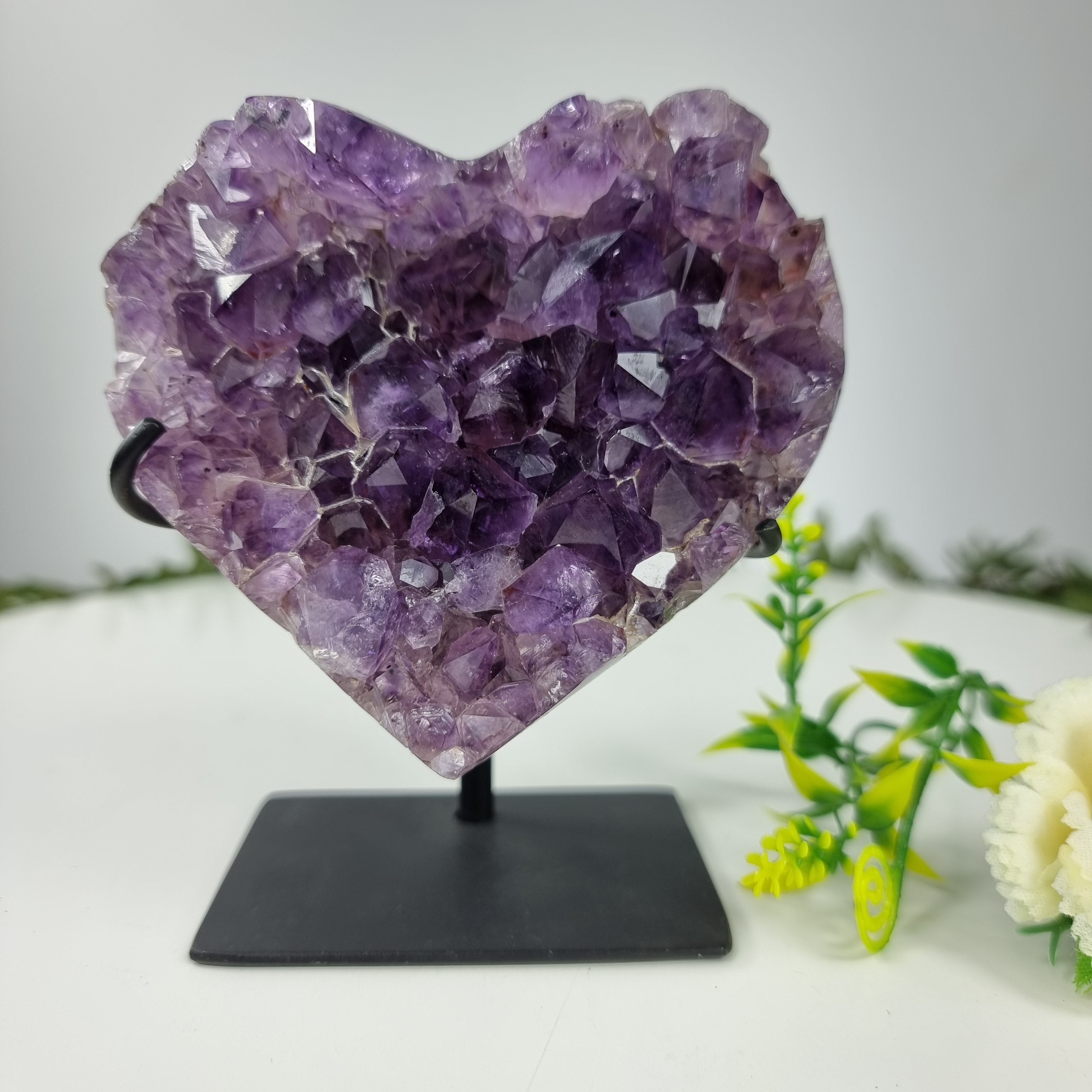 Corazón de Amatista Especial | Peso 0,64 Kgs, Altura 13 cm | Energía, Belleza y Sofisticación