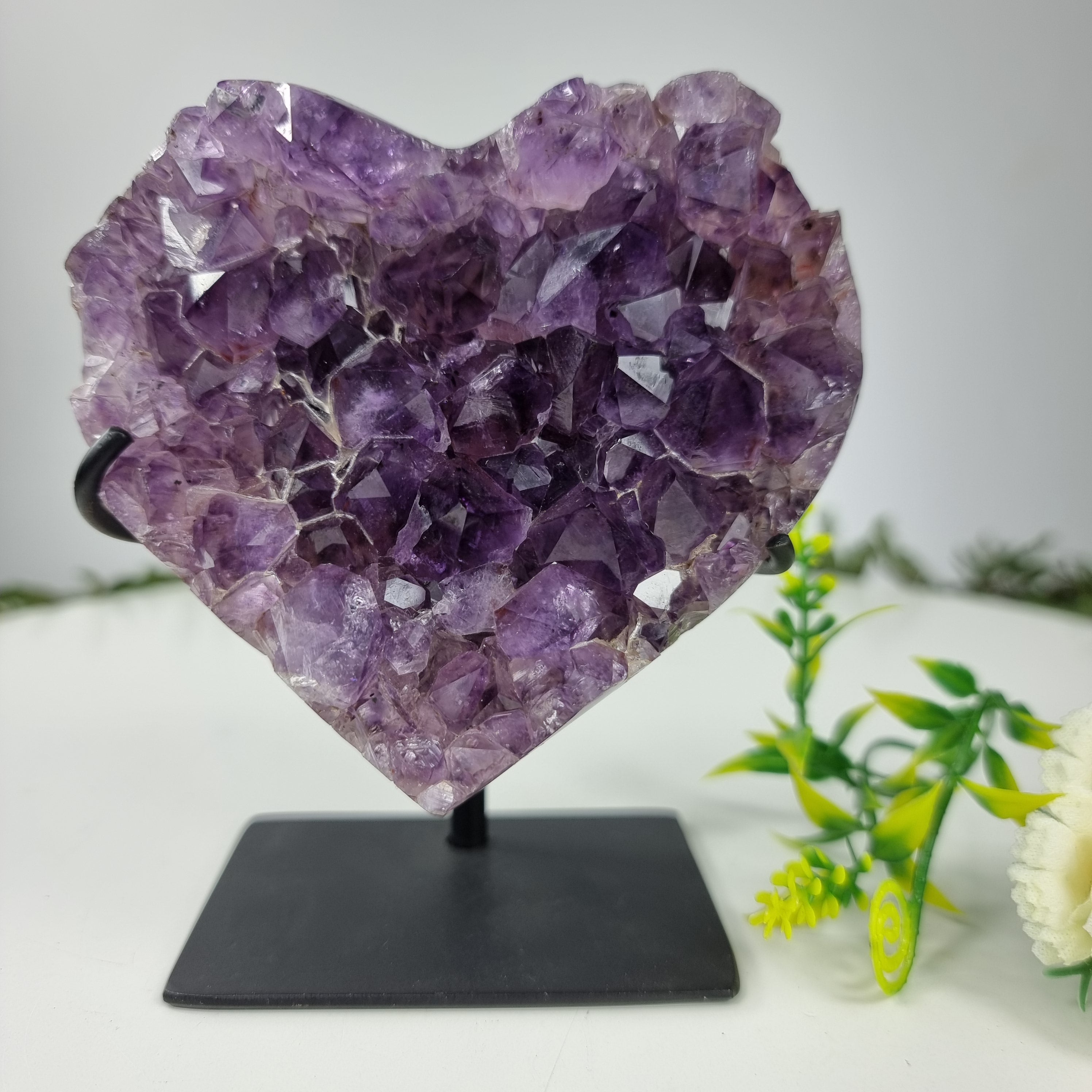 Corazón de Amatista Especial | Peso 0,64 Kgs, Altura 13 cm | Energía, Belleza y Sofisticación