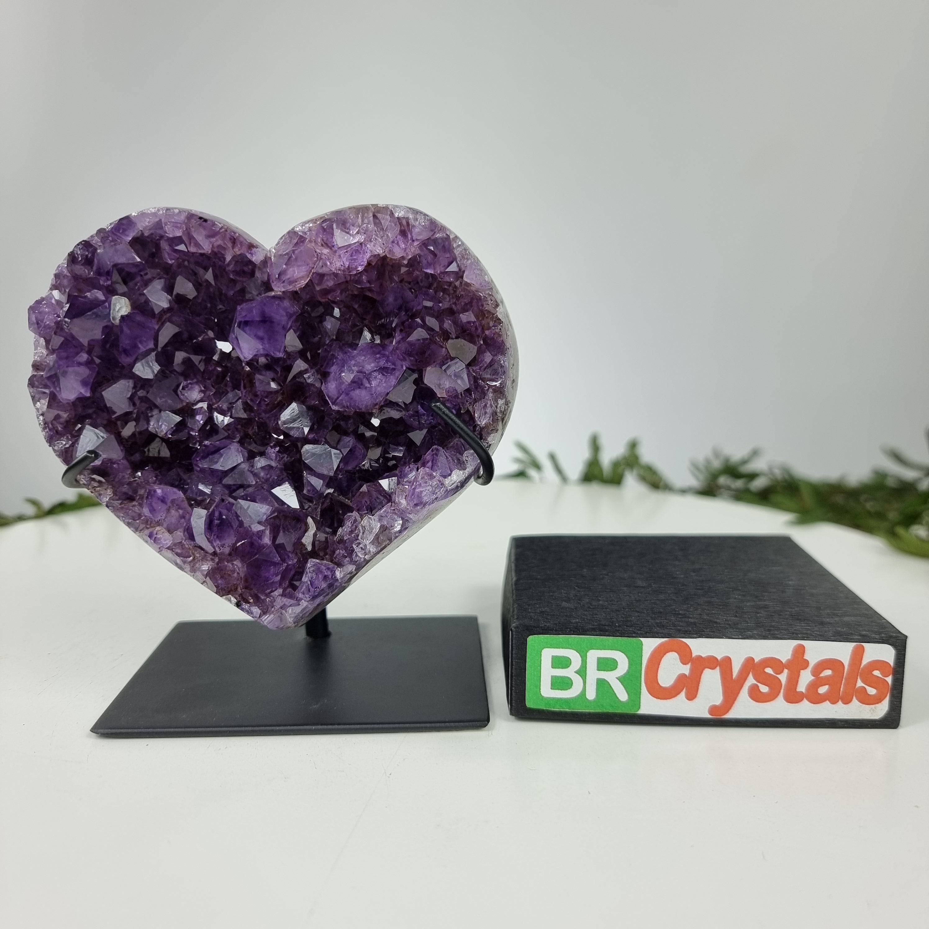 Corazón de Amatista Especial | Peso 0,80 Kgs, Altura 13 cm | Energía, Belleza y Sofisticación