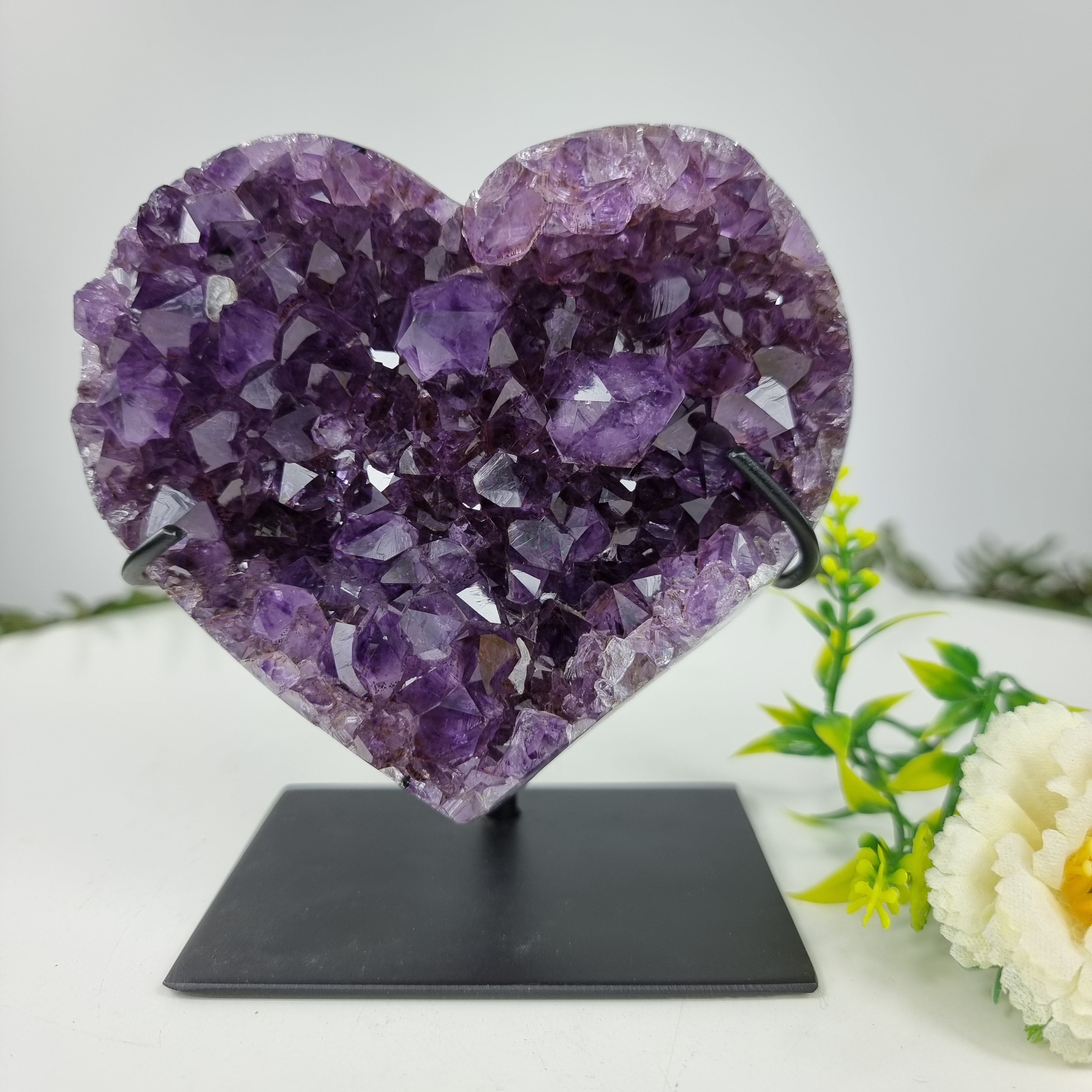 Corazón de Amatista Especial | Peso 0,80 Kgs, Altura 13 cm | Energía, Belleza y Sofisticación