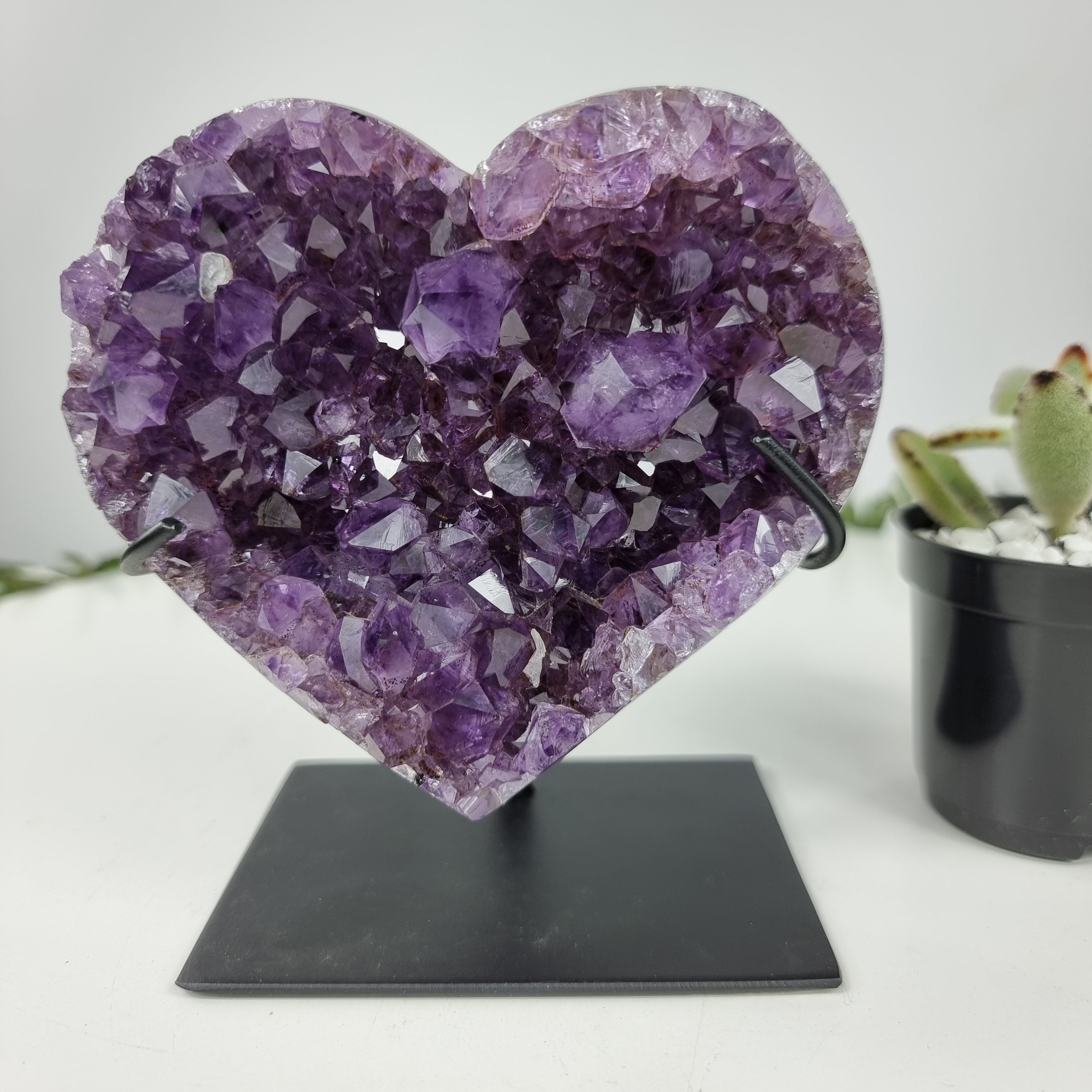 Corazón de Amatista Especial | Peso 0,80 Kgs, Altura 13 cm | Energía, Belleza y Sofisticación