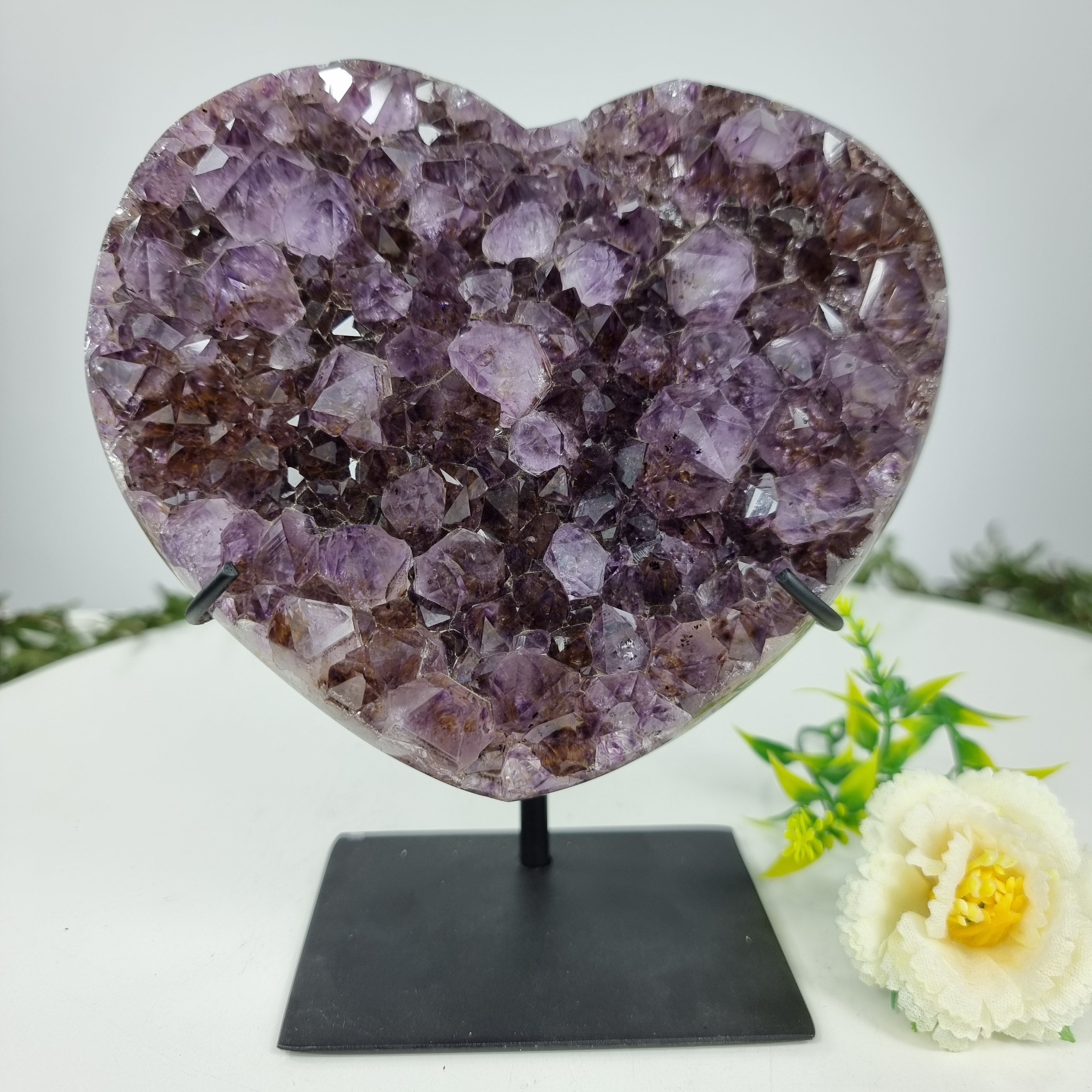 Corazón de Amatista Especial | Peso 1,45 Kgs, Altura 18 cm | Energía, Belleza y Sofisticación
