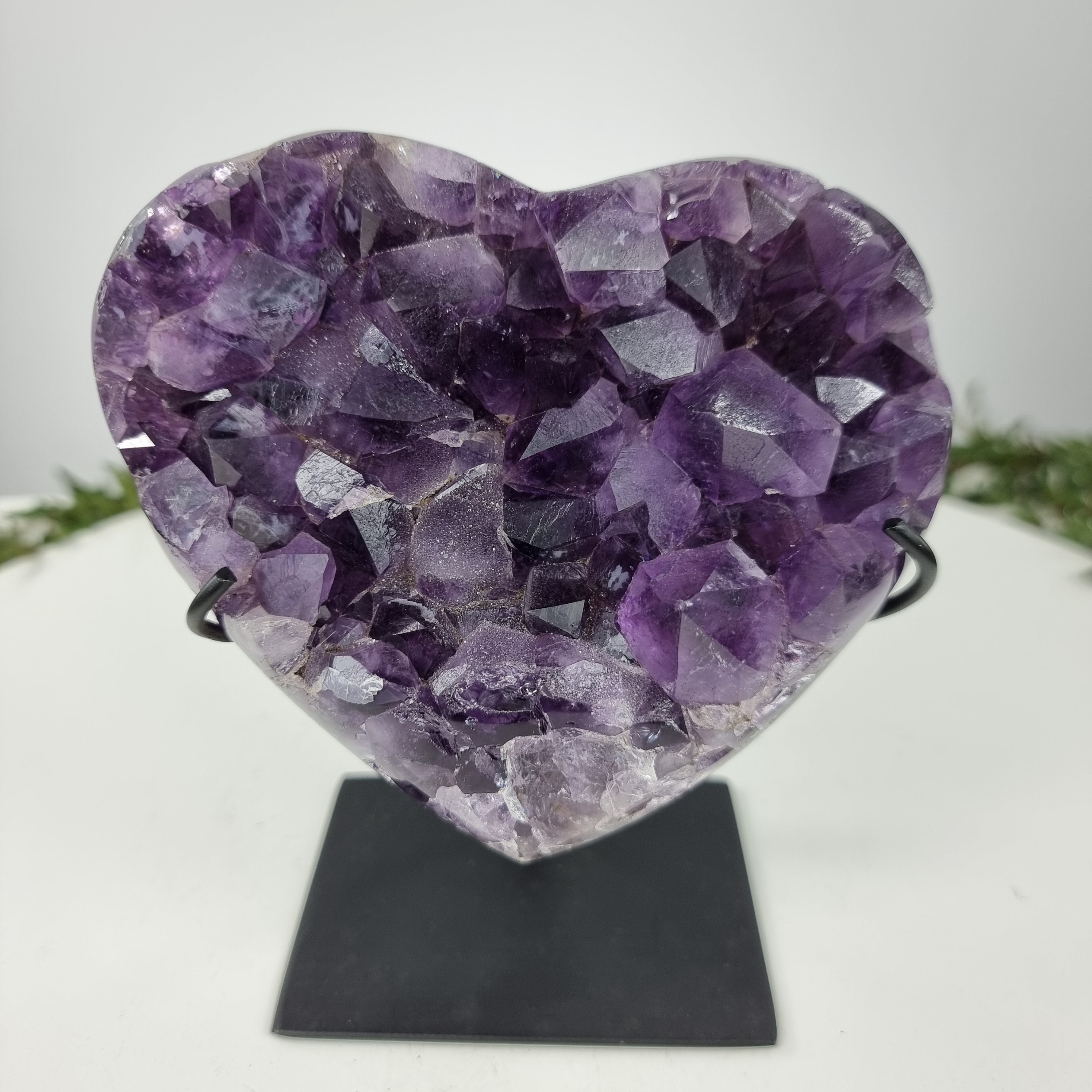 Corazón de Amatista Especial | Peso 1,15 Kgs, Altura 16 cm | Energía, Belleza y Sofisticación