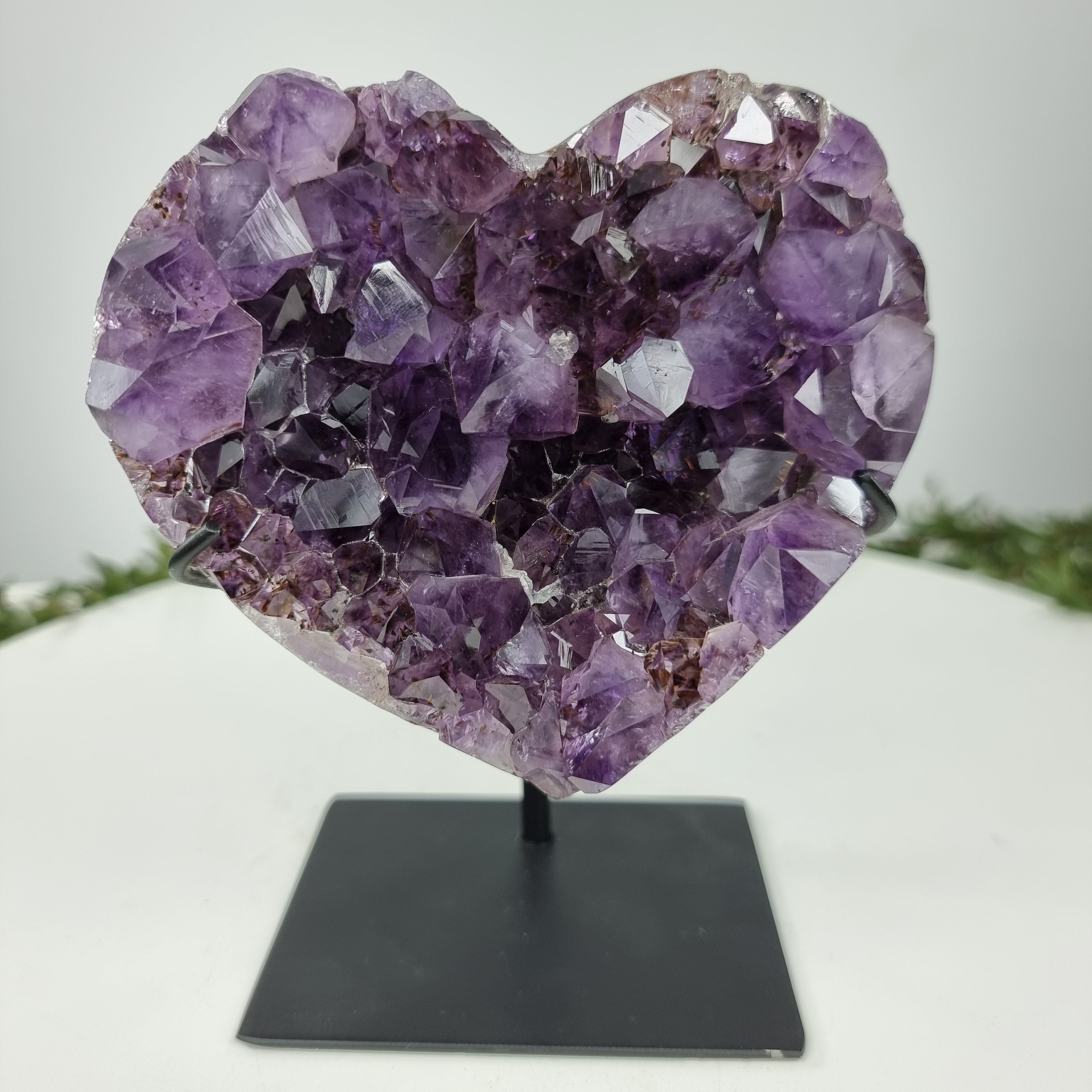 Corazón de Amatista Especial | Peso 1,35 Kgs, Altura 18 cm | Energía, Belleza y Sofisticación