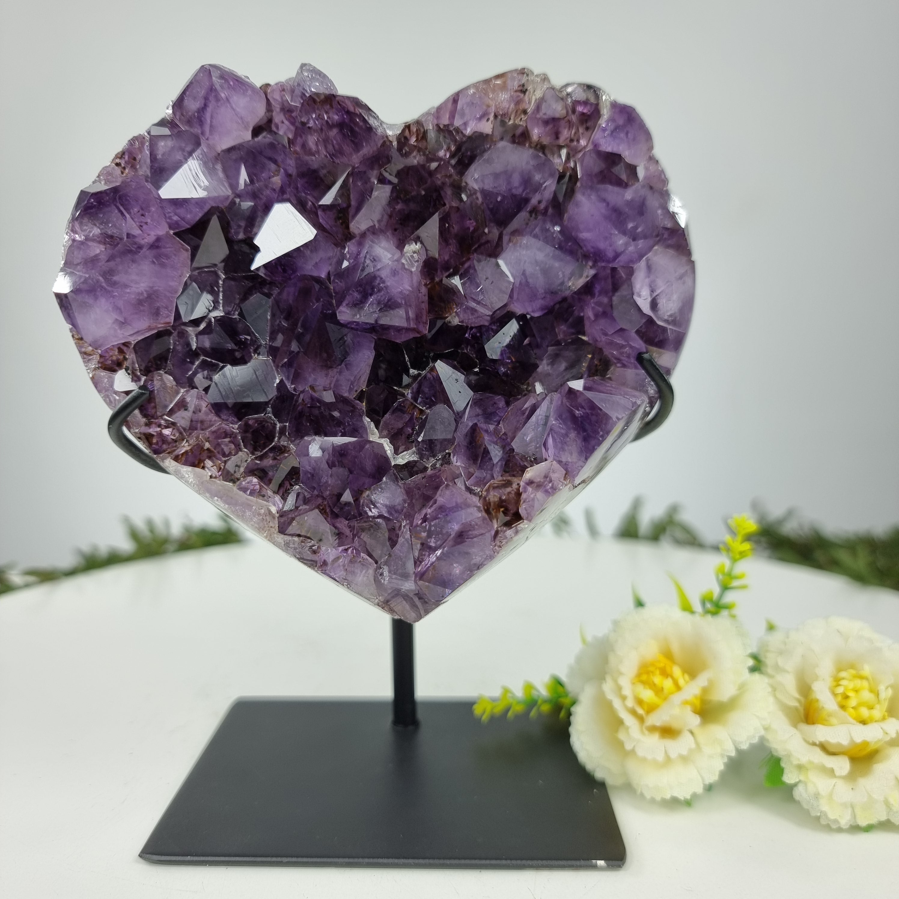 Corazón de Amatista Especial | Peso 1,35 Kgs, Altura 18 cm | Energía, Belleza y Sofisticación