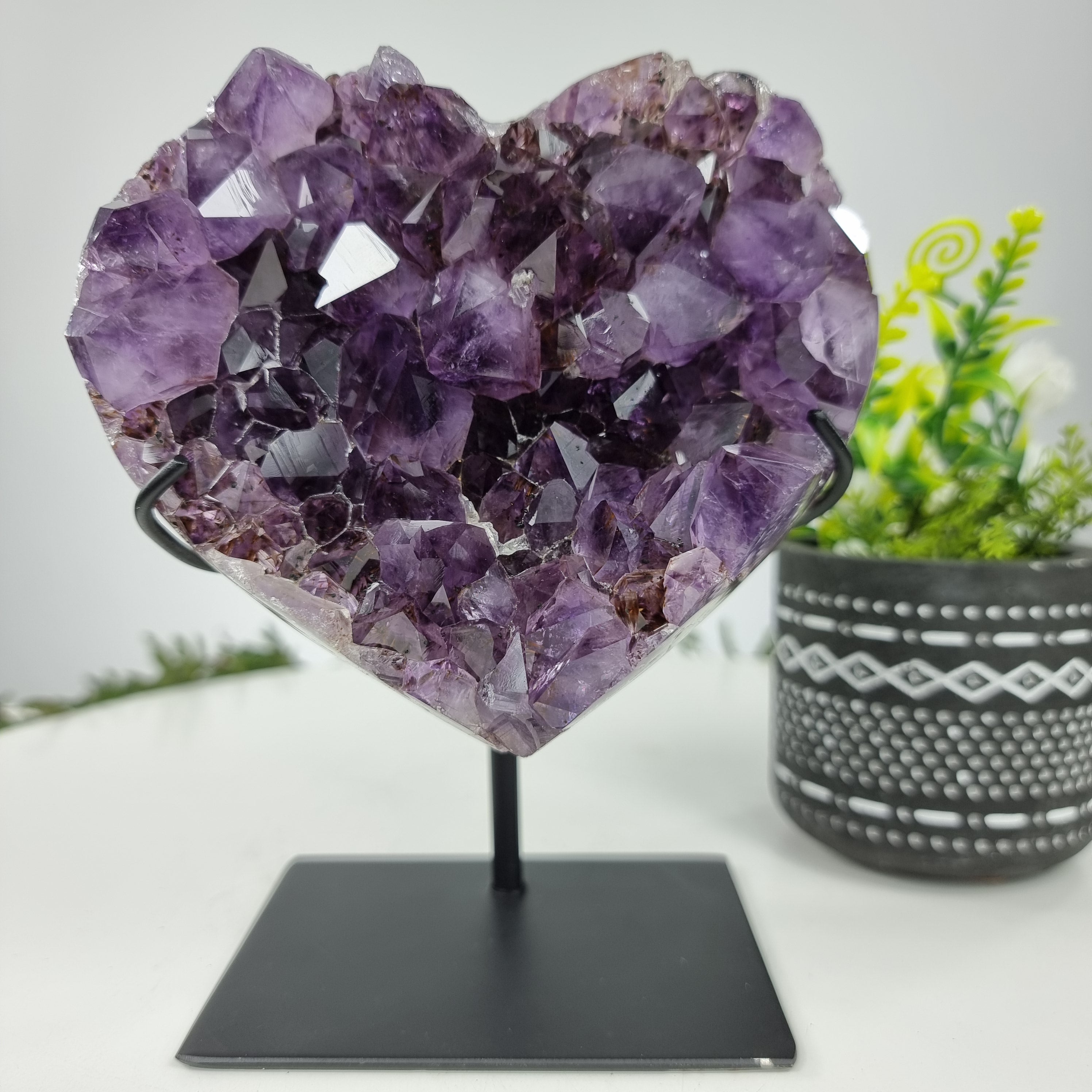 Corazón de Amatista Especial | Peso 1,35 Kgs, Altura 18 cm | Energía, Belleza y Sofisticación