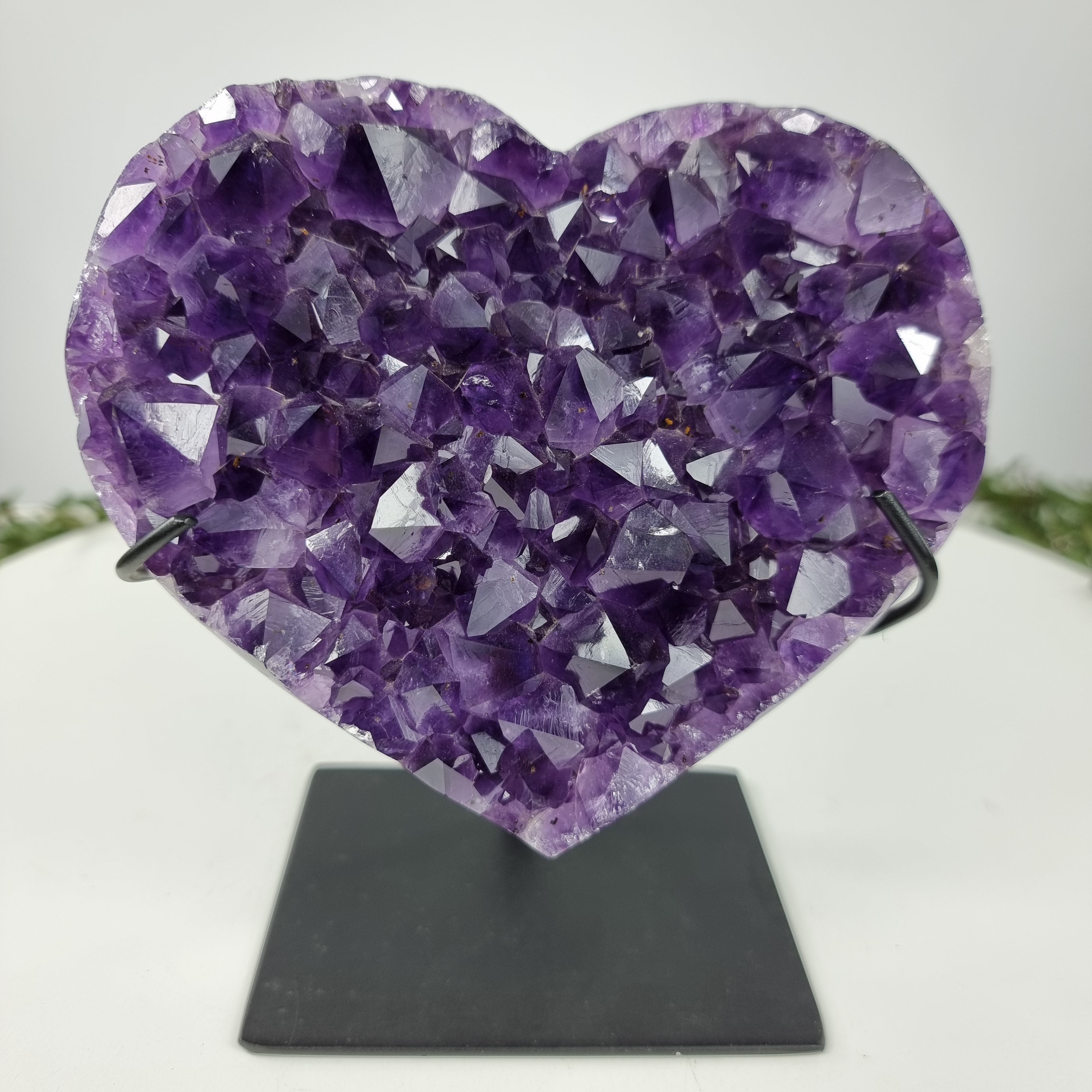 Corazón de Amatista Especial | Peso 1,35 Kgs, Altura 17 cm | Energía, Belleza y Sofisticación