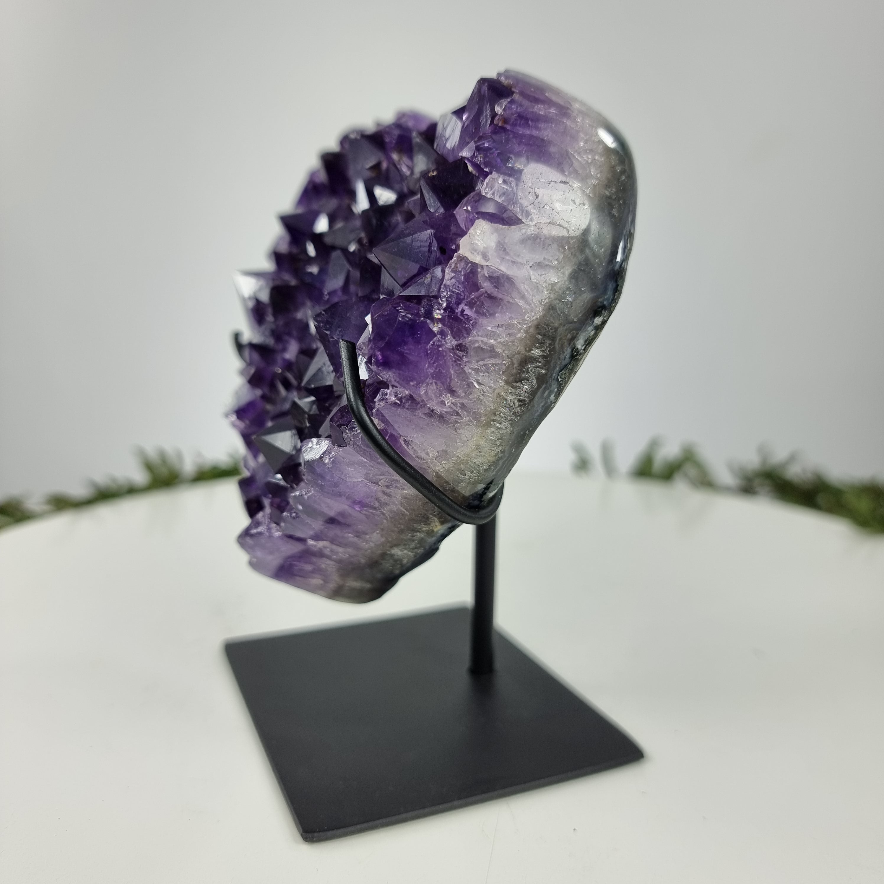 Corazón de Amatista Especial | Peso 1,35 Kgs, Altura 17 cm | Energía, Belleza y Sofisticación