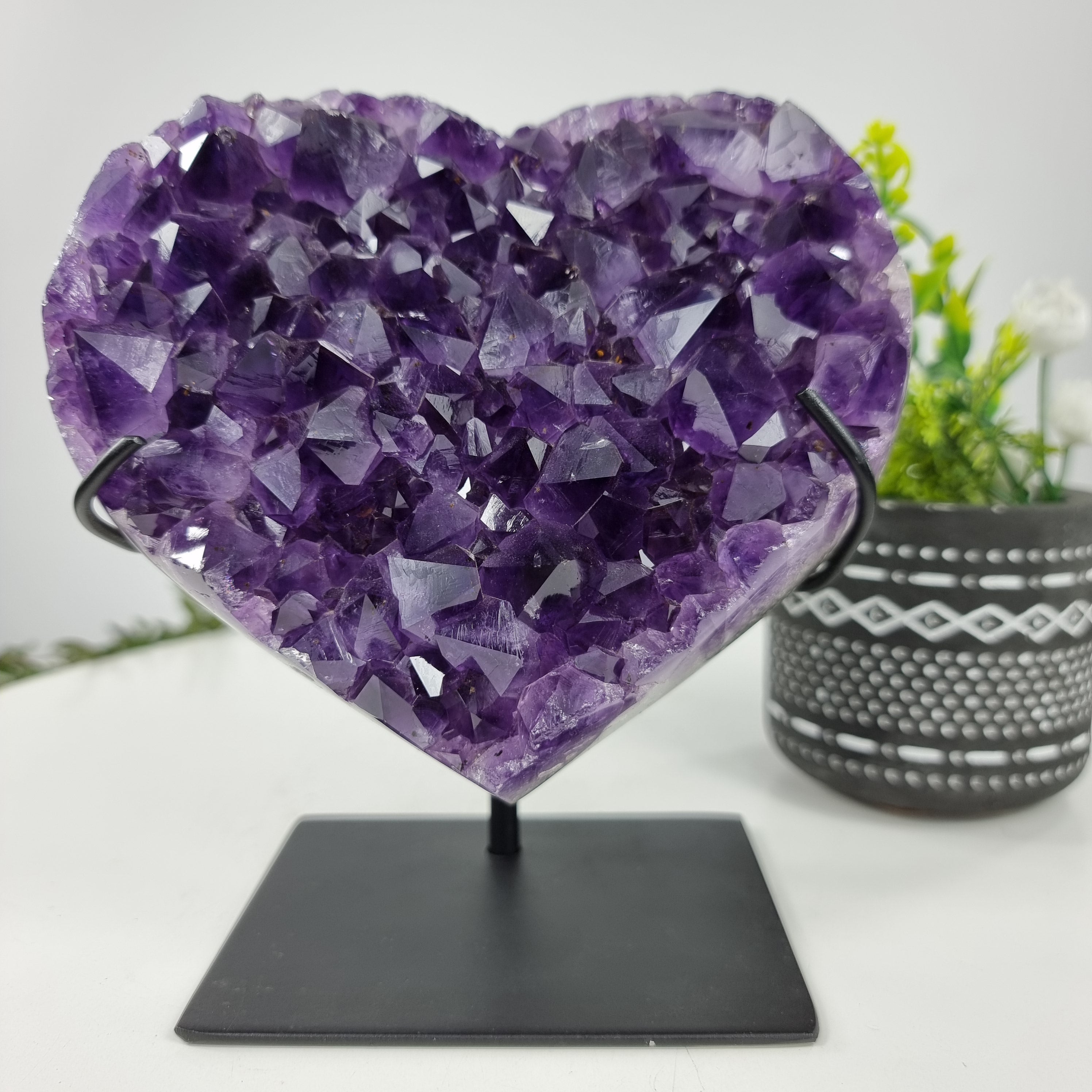 Corazón de Amatista Especial | Peso 1,35 Kgs, Altura 17 cm | Energía, Belleza y Sofisticación
