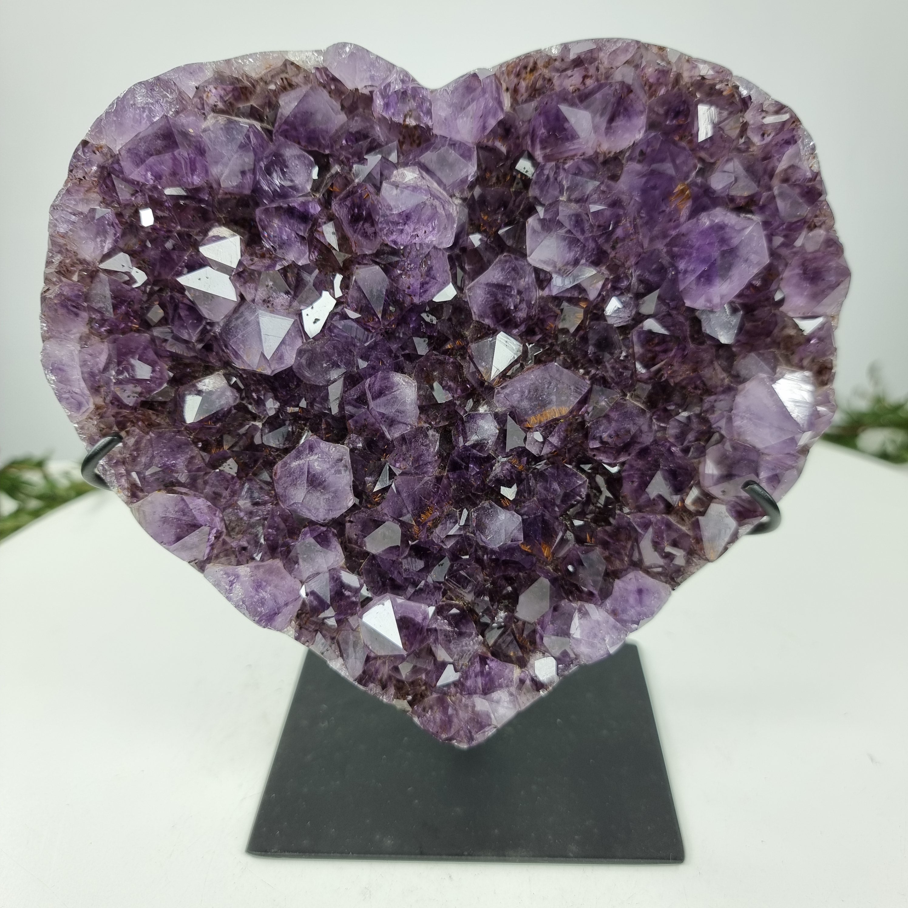 Corazón de Amatista Especial | Peso 1,70 Kgs, Altura 19 cm | Energía, Belleza y Sofisticación