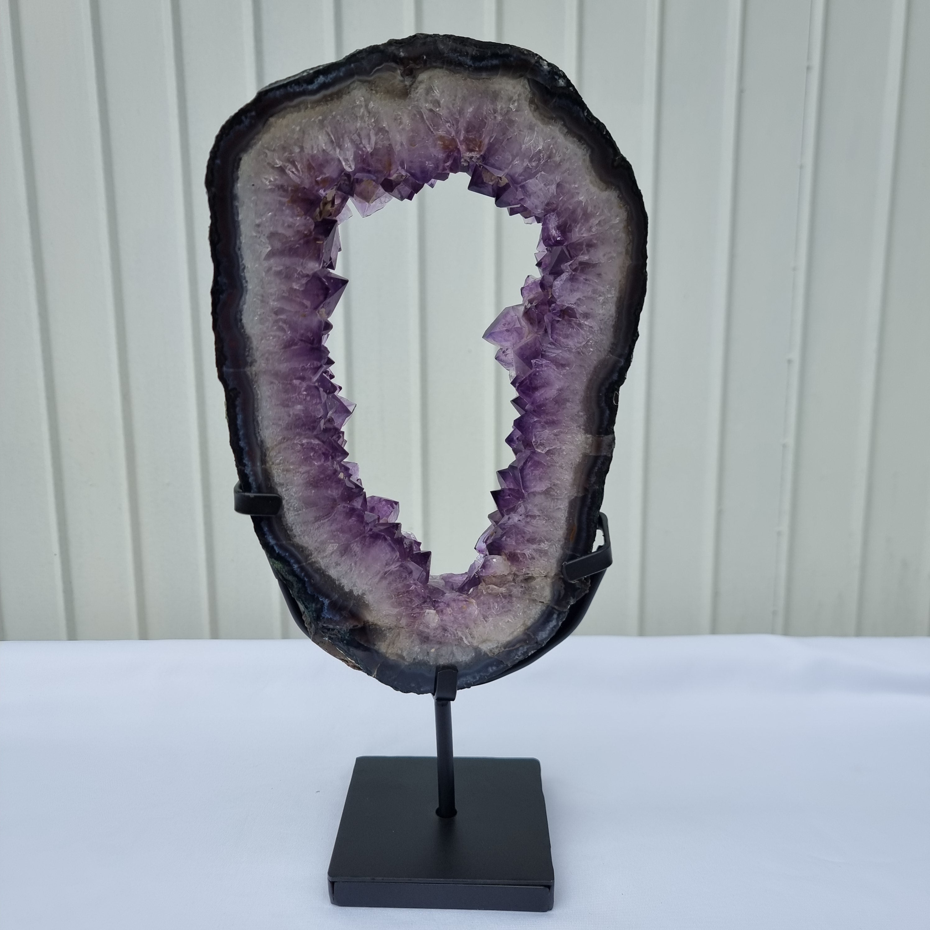 Aro de Amatista con Cristales Morados | Base de hierro Negra | Peso 3,00 kgs, Altura 35 cm | Energía, Belleza y Sofisticación