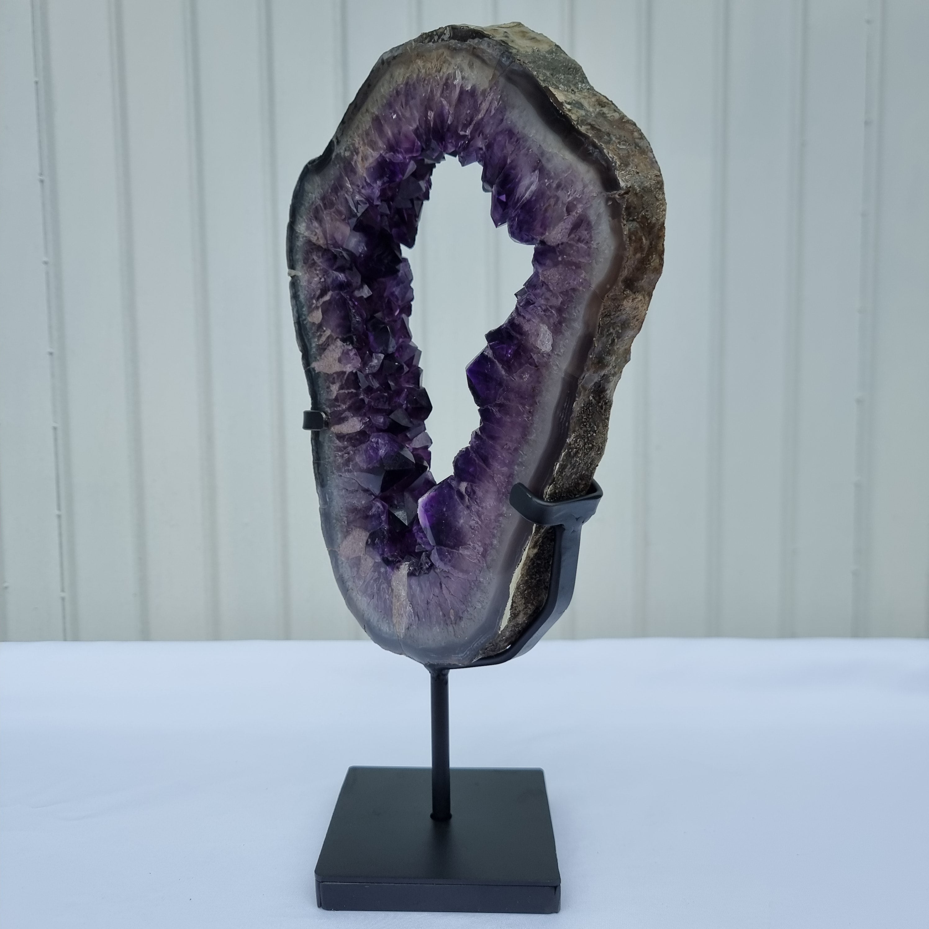 Aro de amatista con cristales morados | Base de hierro negro | Peso 2,85 kg, Altura 33 cm | Energía, Belleza y Sofisticación