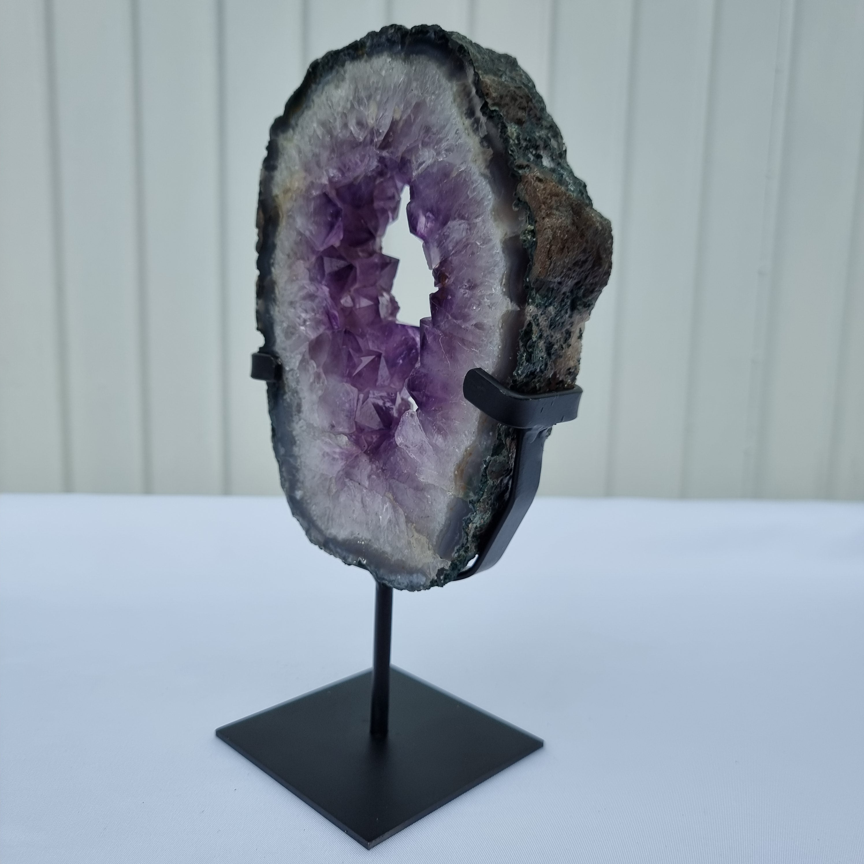 Aro de Amatista con Cristales Morados | Base de hierro Negra | Peso 1,30 kgs, Altura 23 cm | Energía, Belleza y Sofisticación