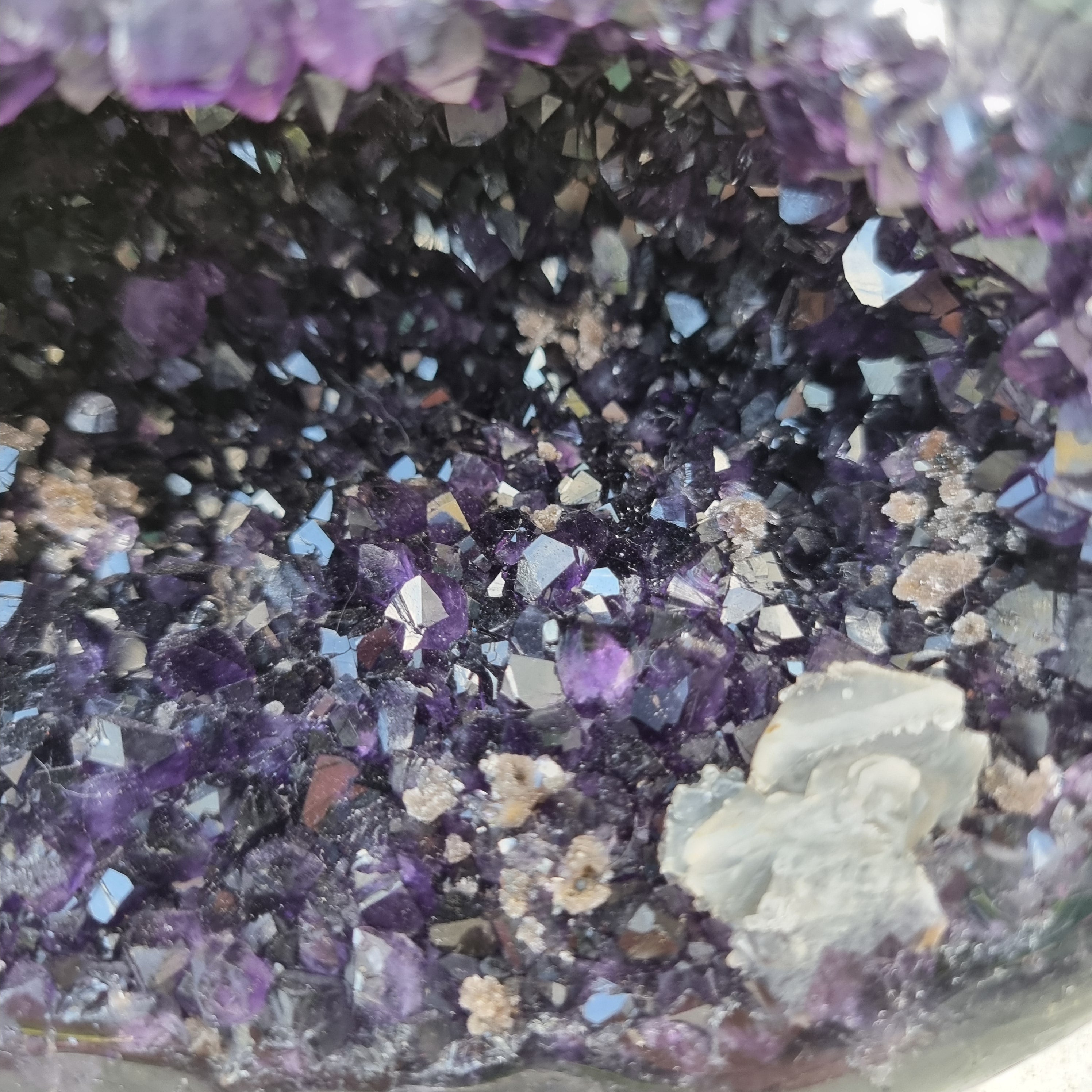 Amatista Morada Súper Especial | Peso 2,15 Kgs, Altura 11 cm | Energía, Belleza y Sofisticación