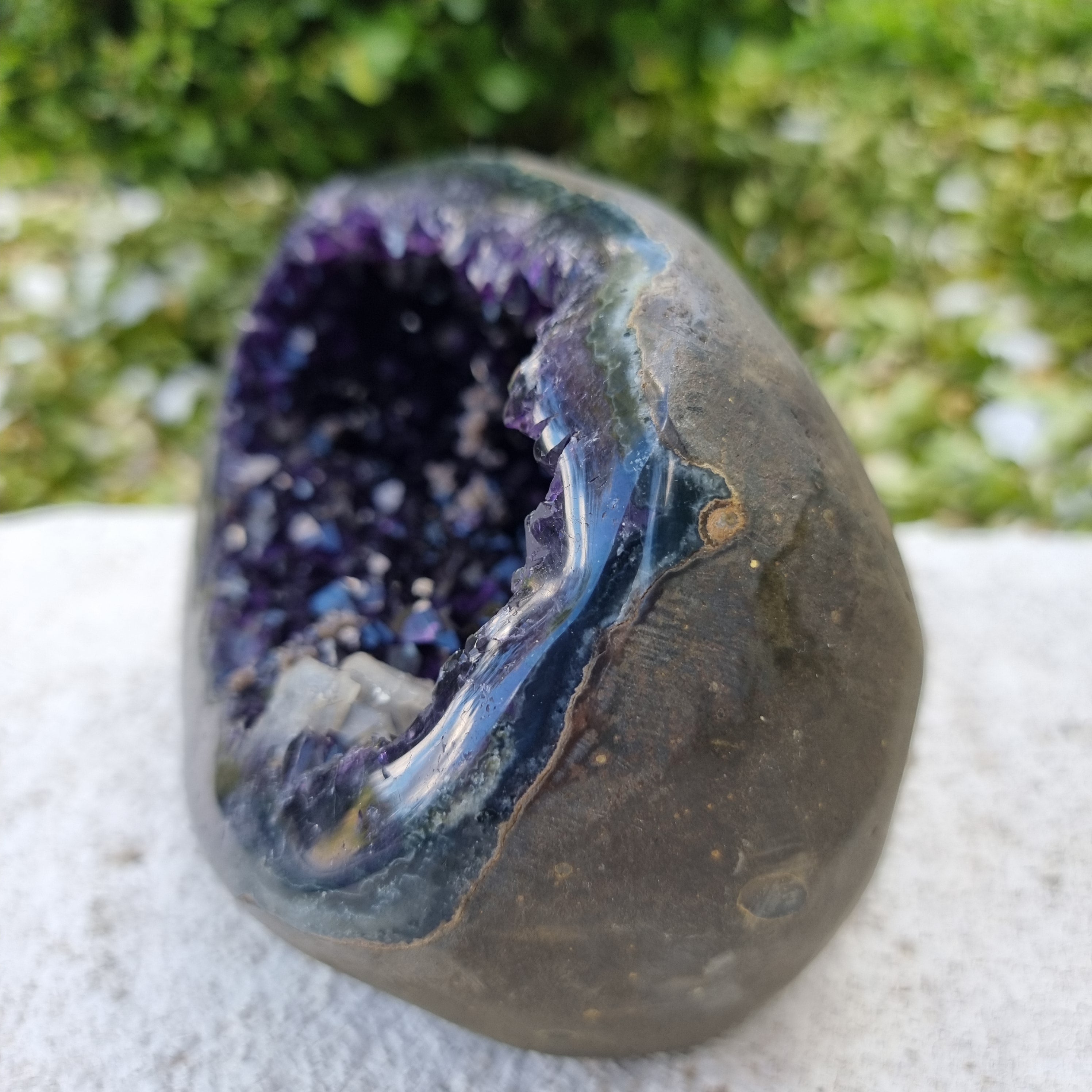 Amatista Morada Súper Especial | Peso 2,15 Kgs, Altura 11 cm | Energía, Belleza y Sofisticación