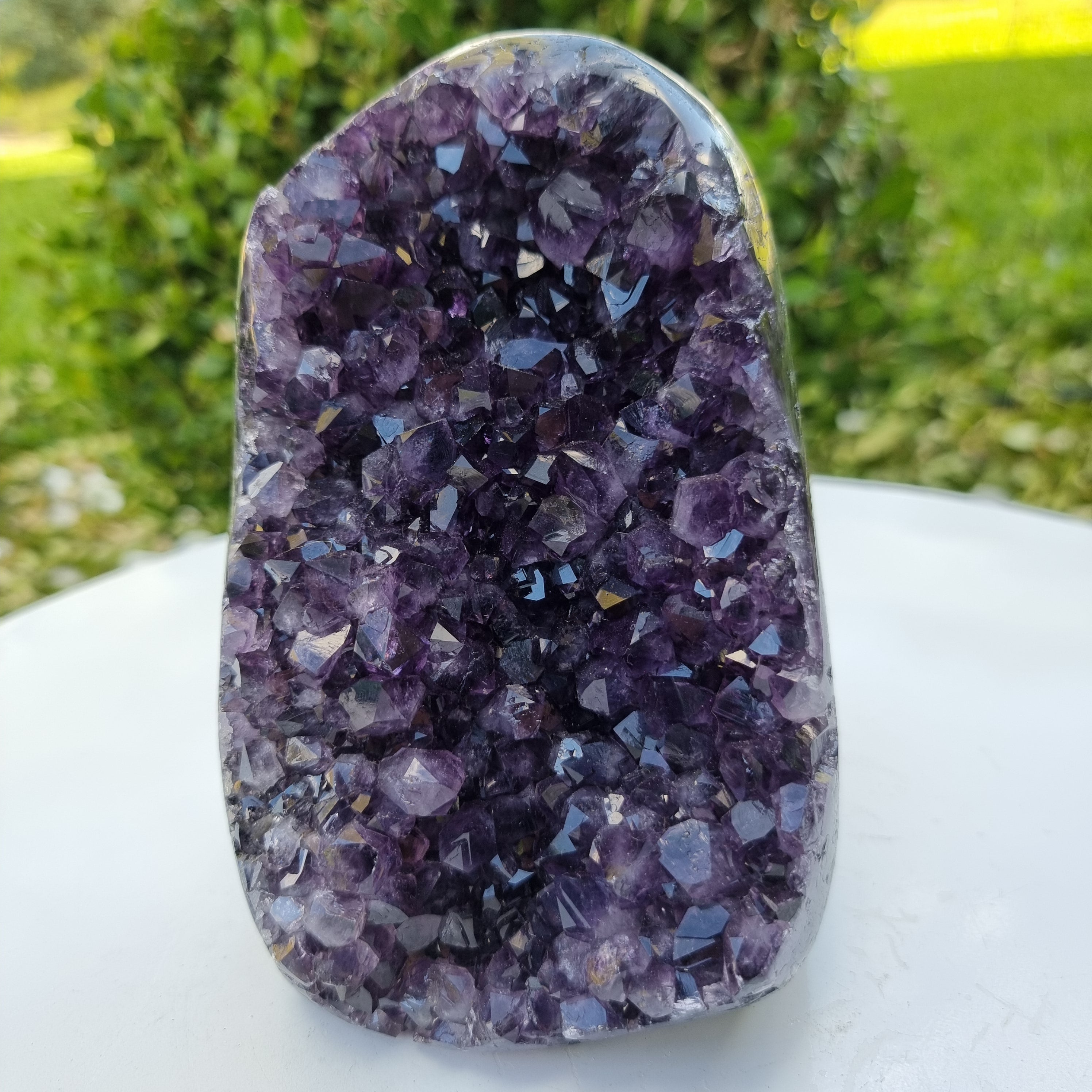 Amatista Formas Especiales | Peso 1,95 Kgs, Altura 13 cm | Energía, Belleza y Sofisticación