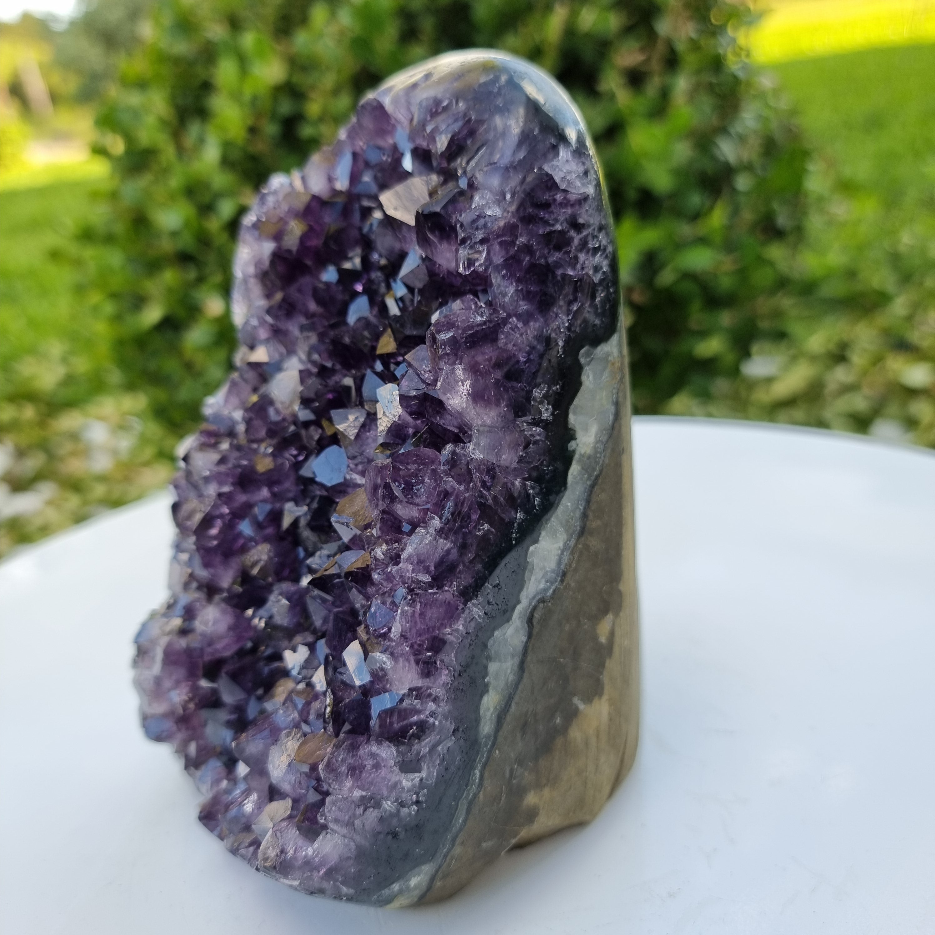 Amatista Formas Especiales | Peso 1,95 Kgs, Altura 13 cm | Energía, Belleza y Sofisticación