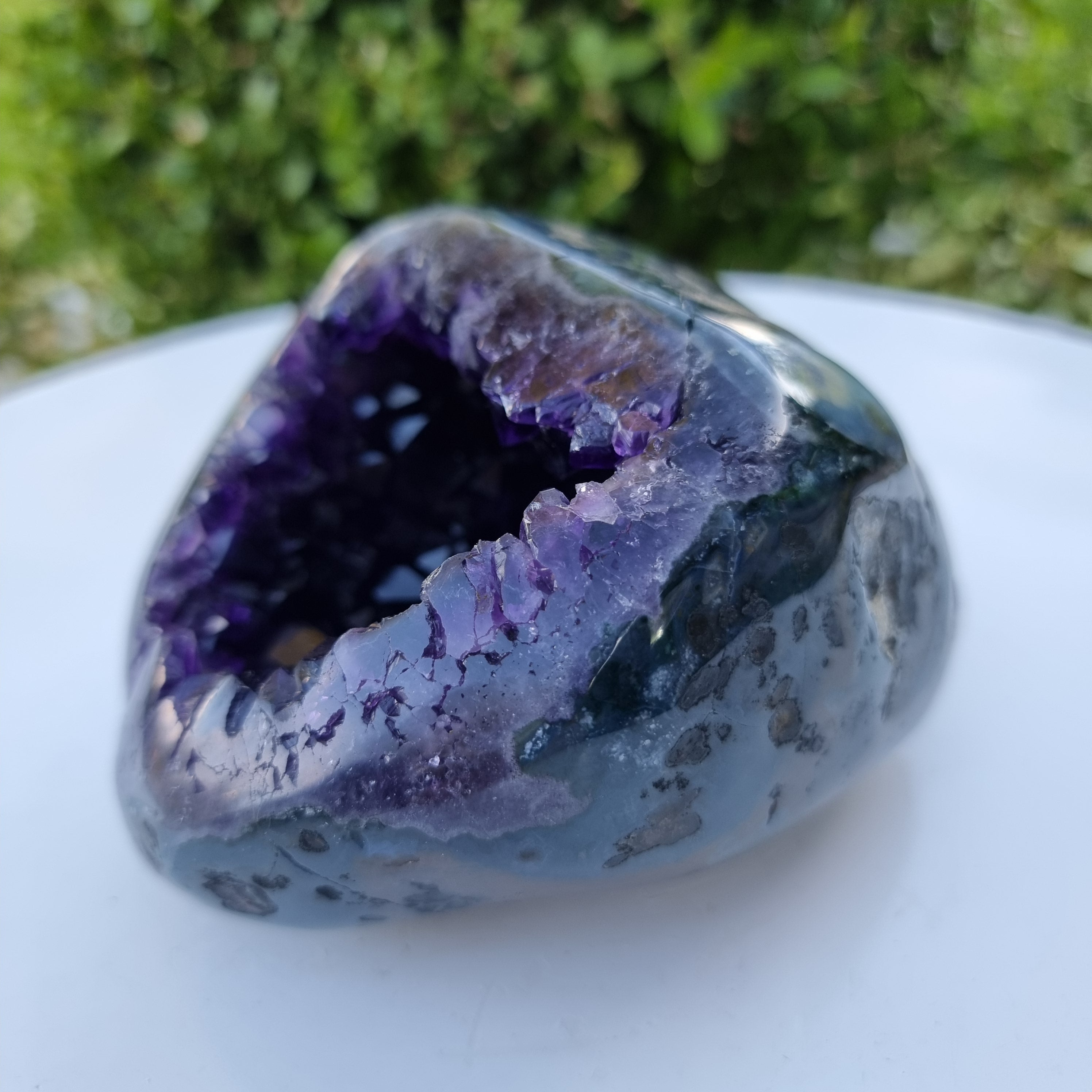 Special Amethyst Geode | Weight 0.95 Kgs, Width 11 cm | Energy, Beauty, and Sophistication