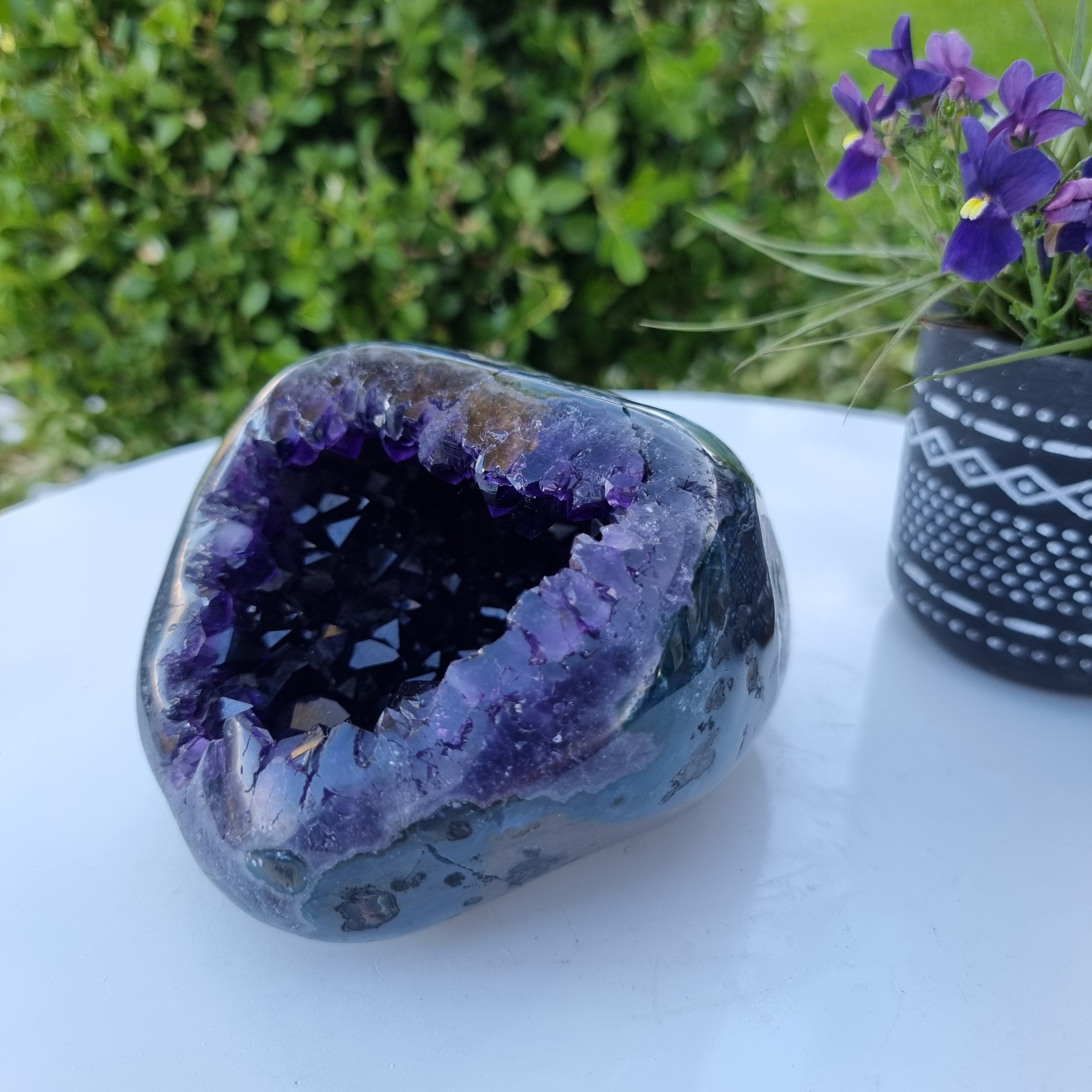 Special Amethyst Geode | Weight 0.95 Kgs, Width 11 cm | Energy, Beauty, and Sophistication
