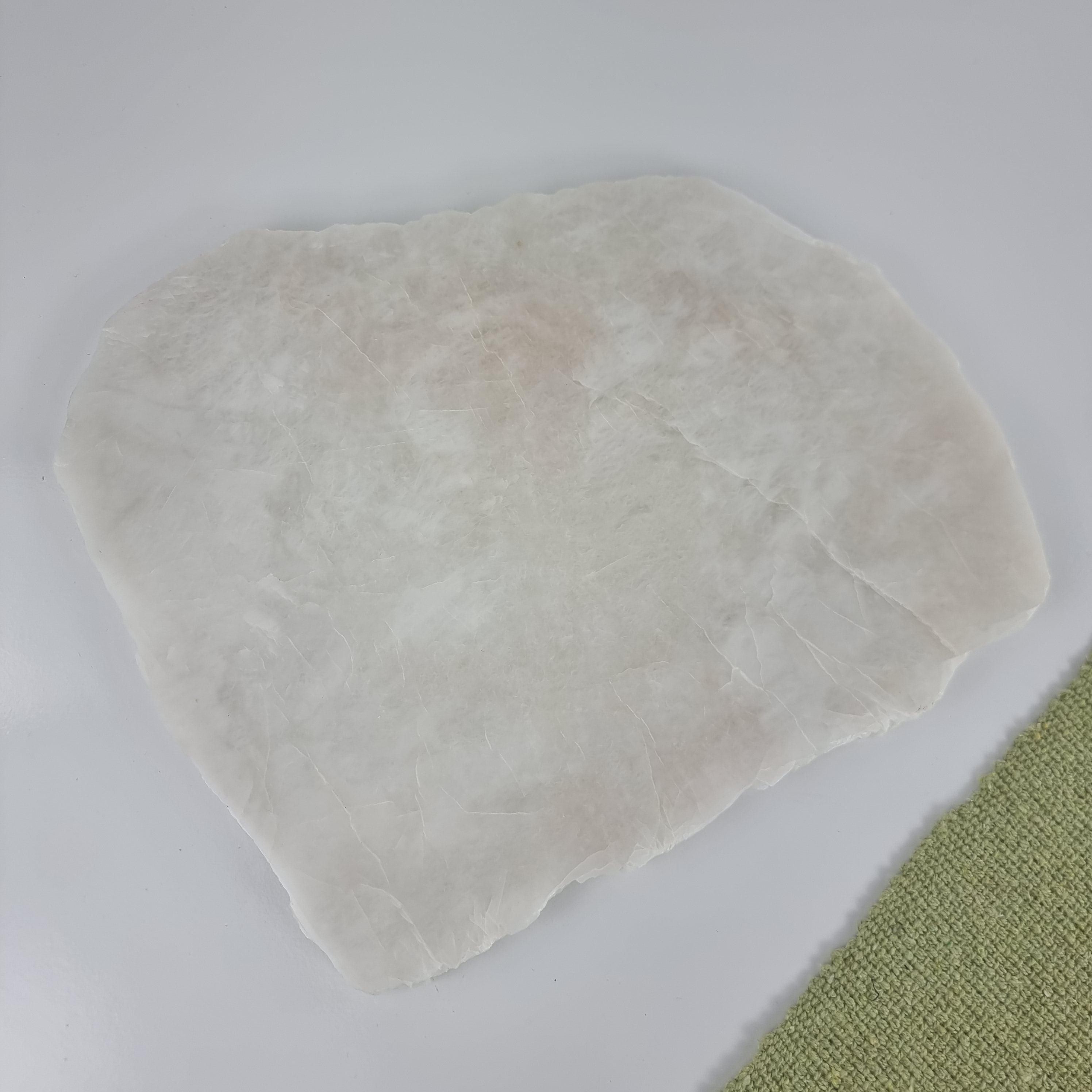 Bandejas de Cuarzo con BORDES NATURALES tamaño 30 a 35 cm y peso 3 kg