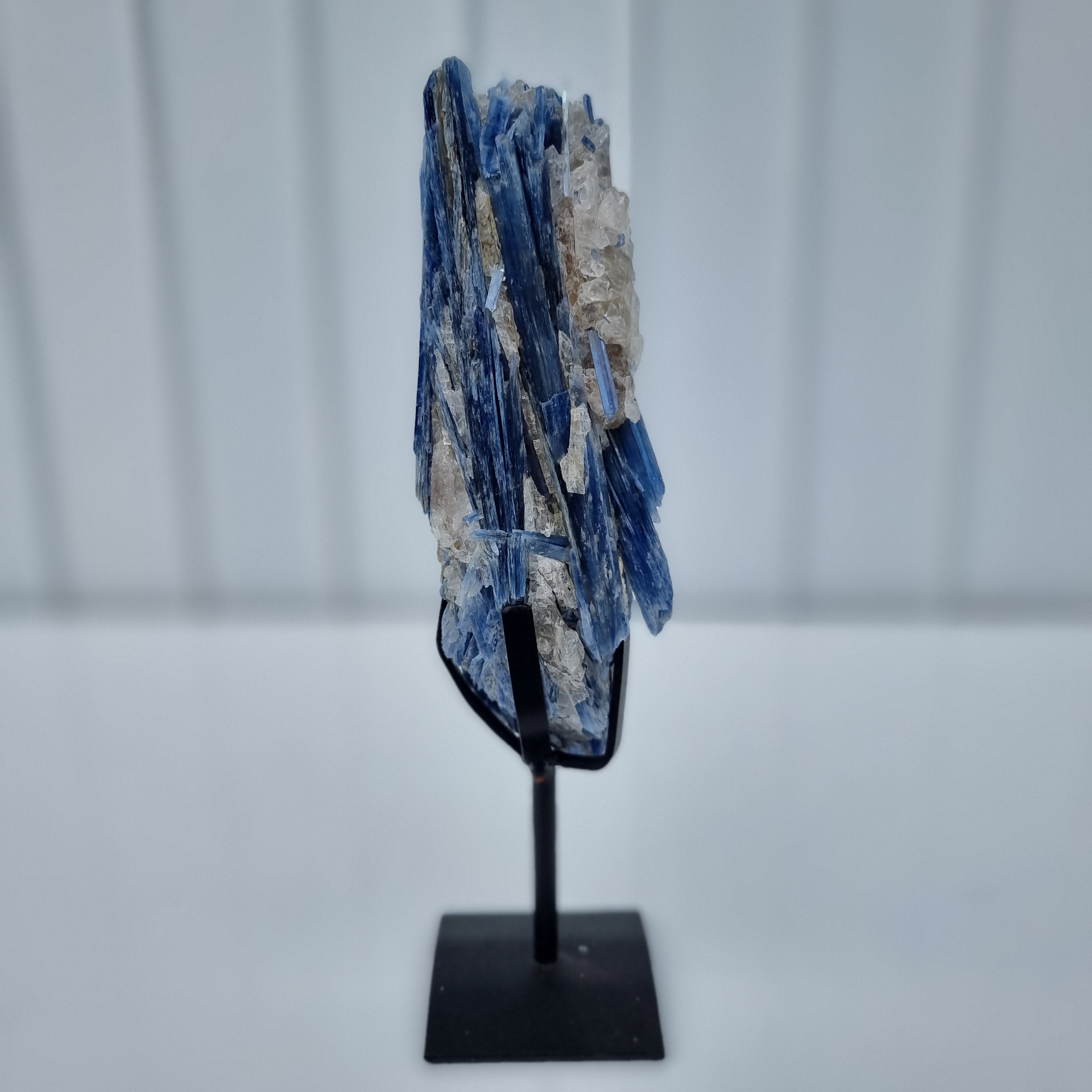 Special Natural Kyanite | Weight 0.70 Kgs, Height 24 cm | Energy, Beauty and Sophistication